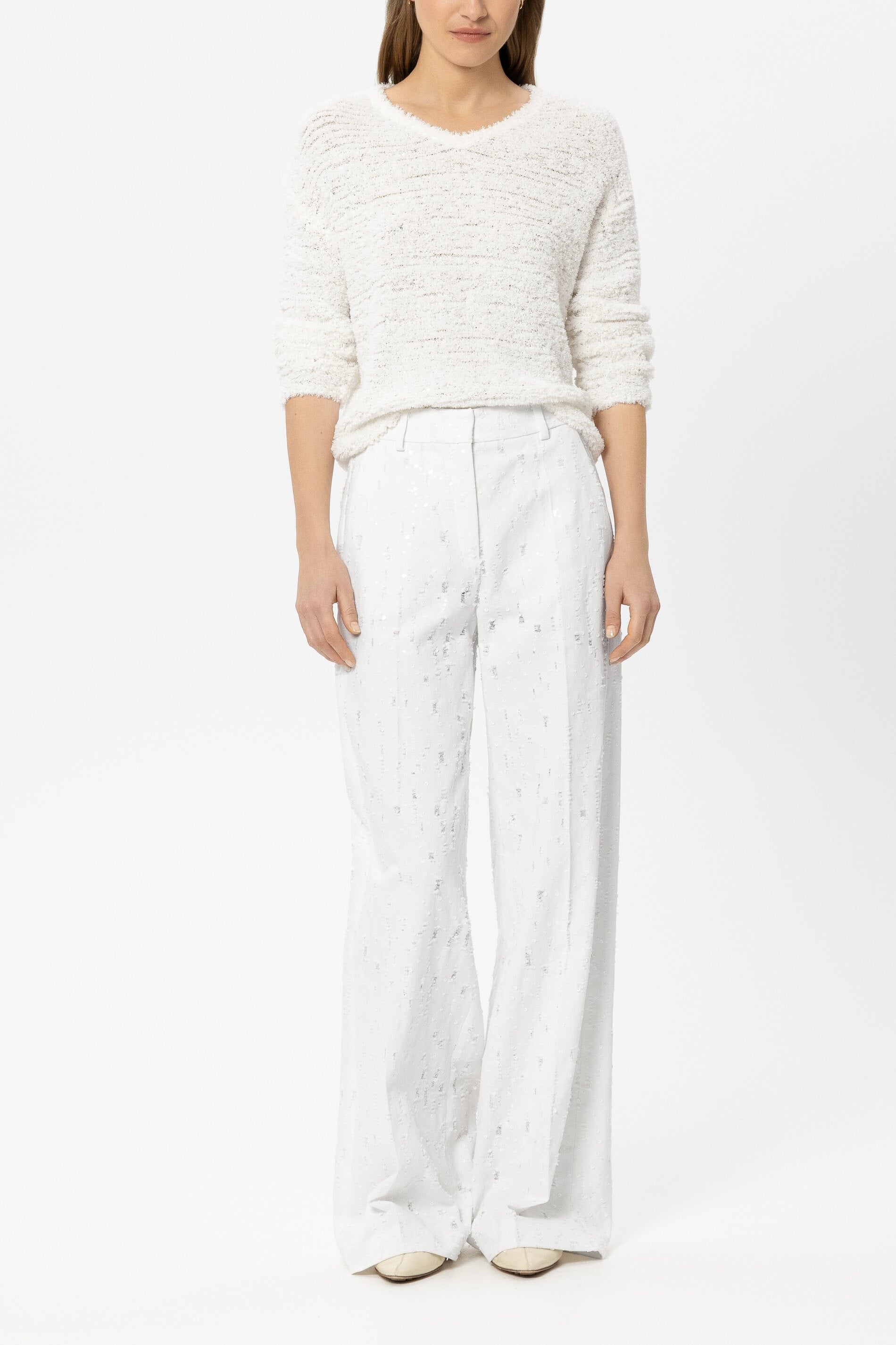 Pailletten-V-Neck-Pullover - milk - Standard | Model Front