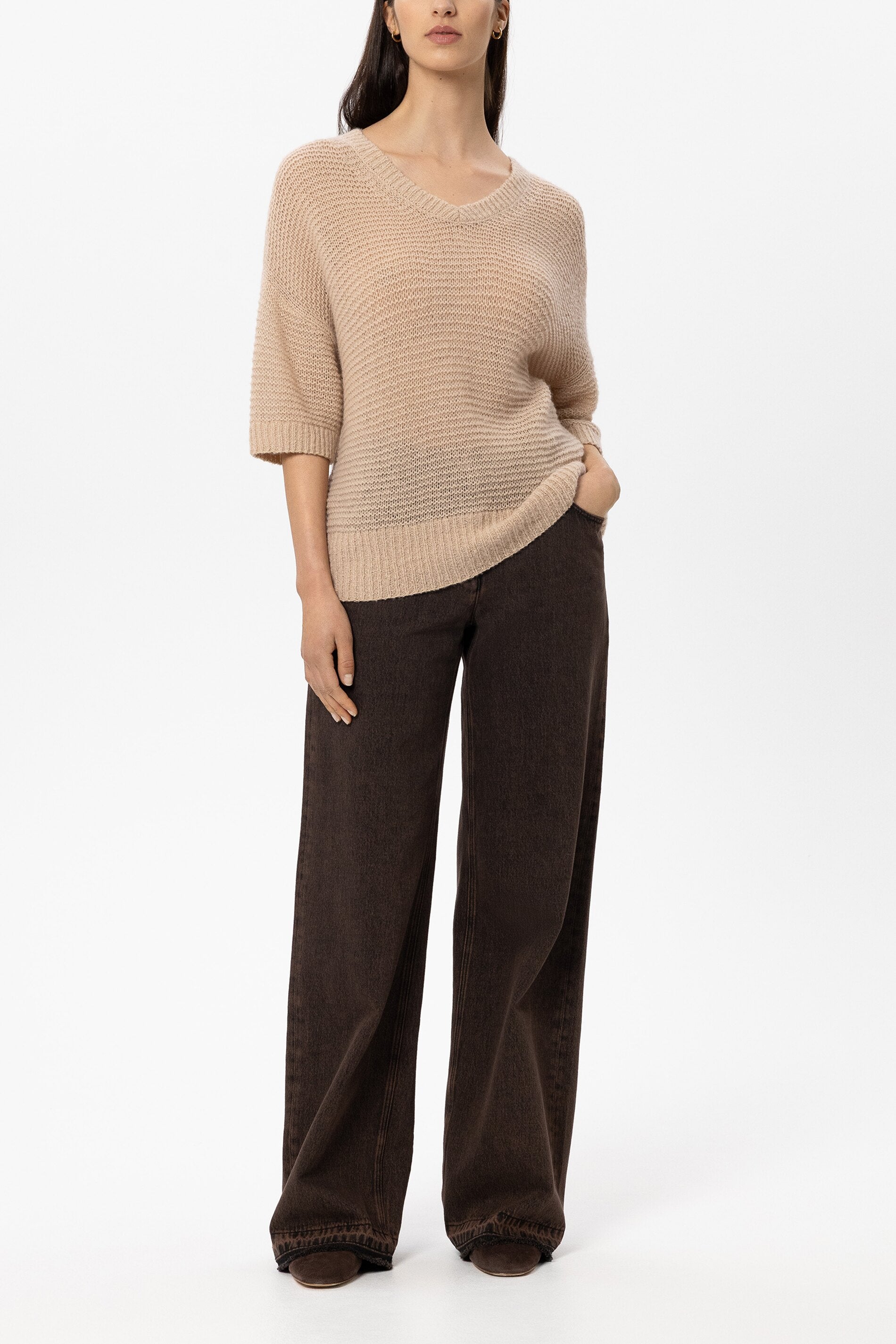 V-Pullover aus Kaschmir-Mix - cappuccino - Standard | Model Front
