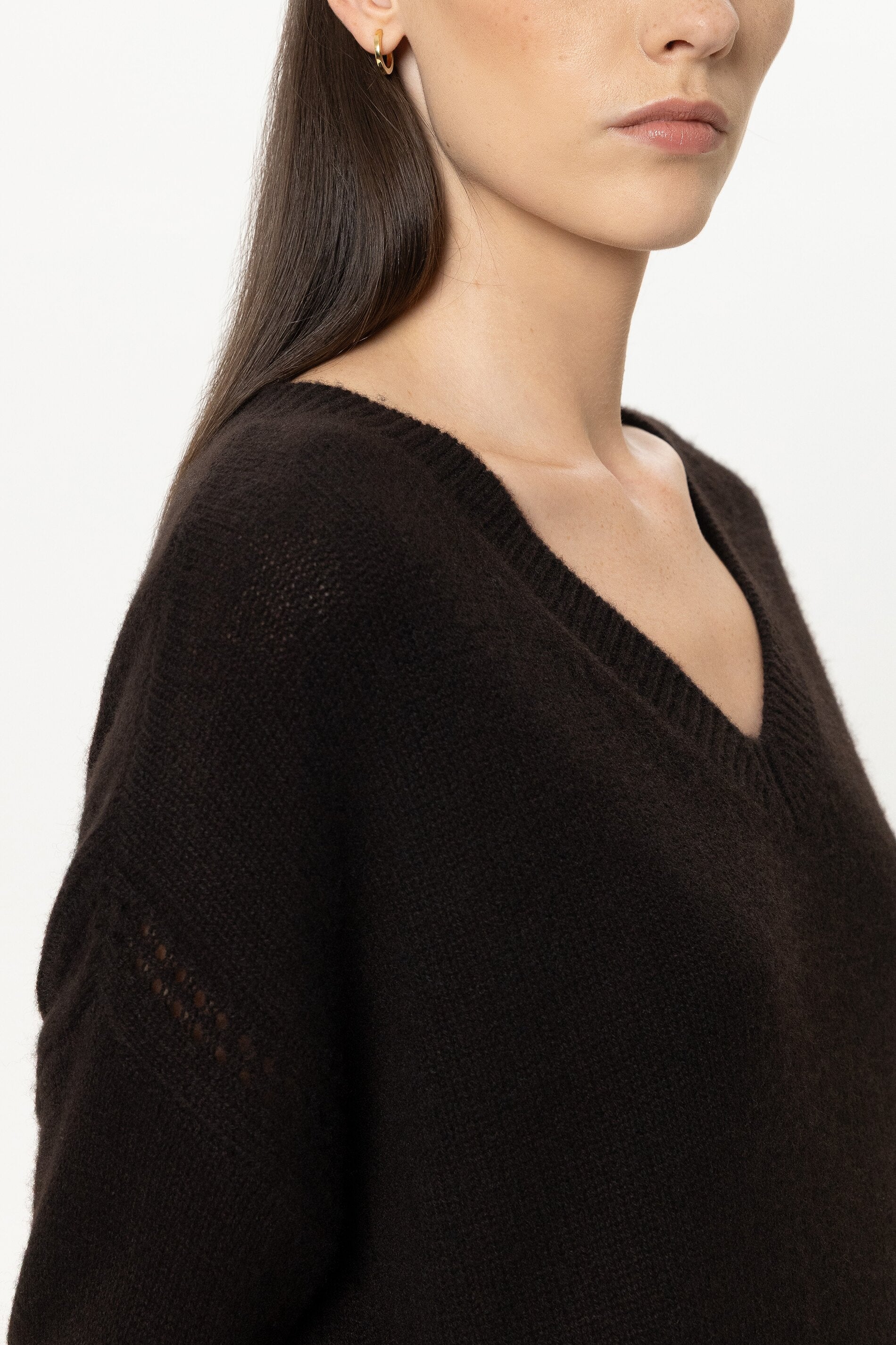 V-Pullover aus Kaschmir-Mix - truffle - Standard | Model Detail