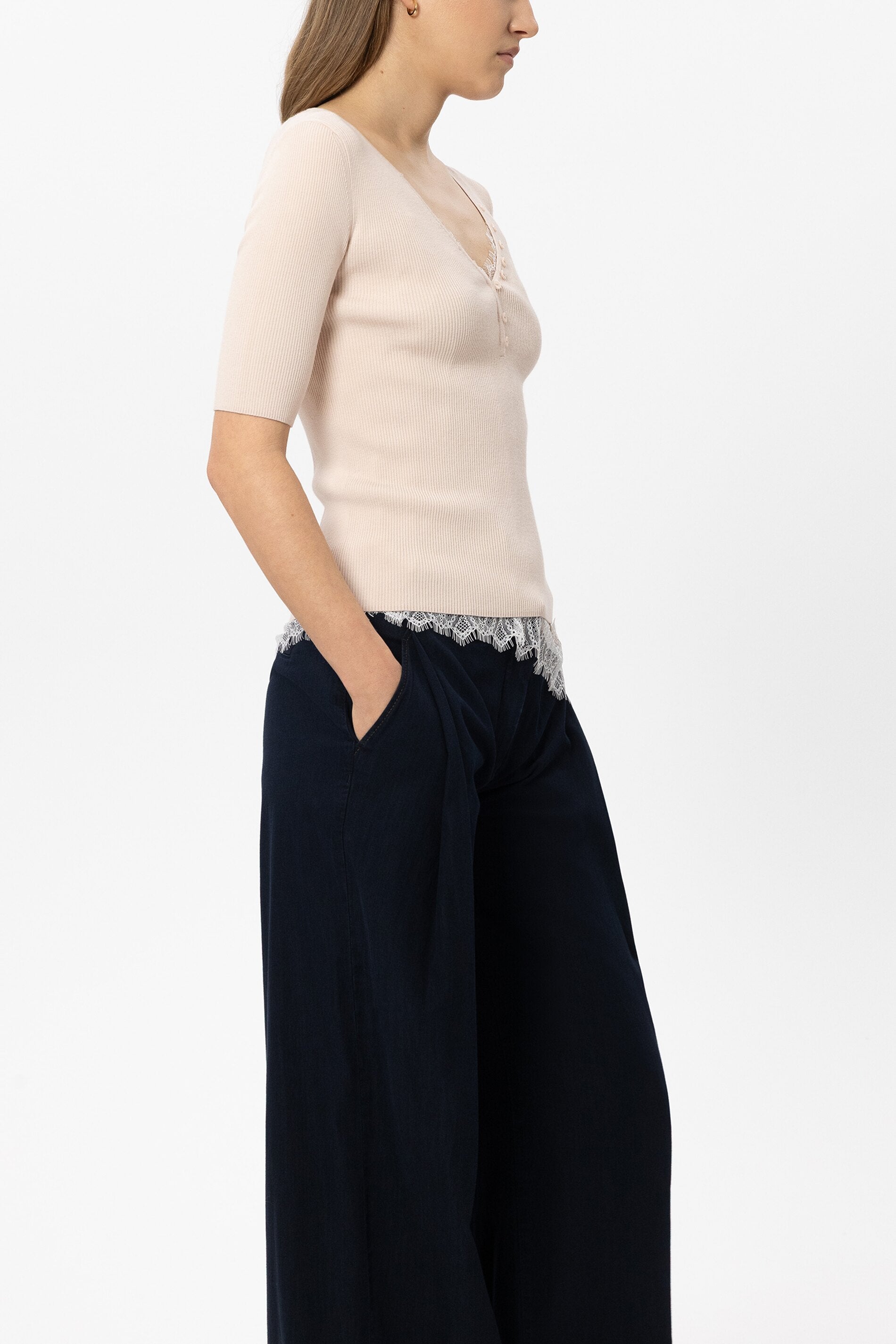 Feinstrick-Pullover - powder - Standard | Model Seite