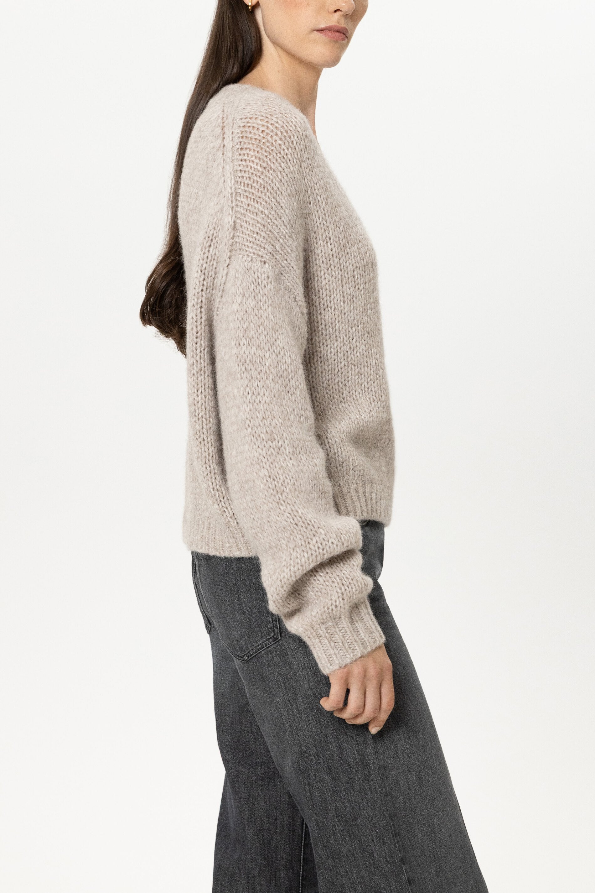 V-Pullover aus Alpaka-Mix - pearl - Standard | Model Seite