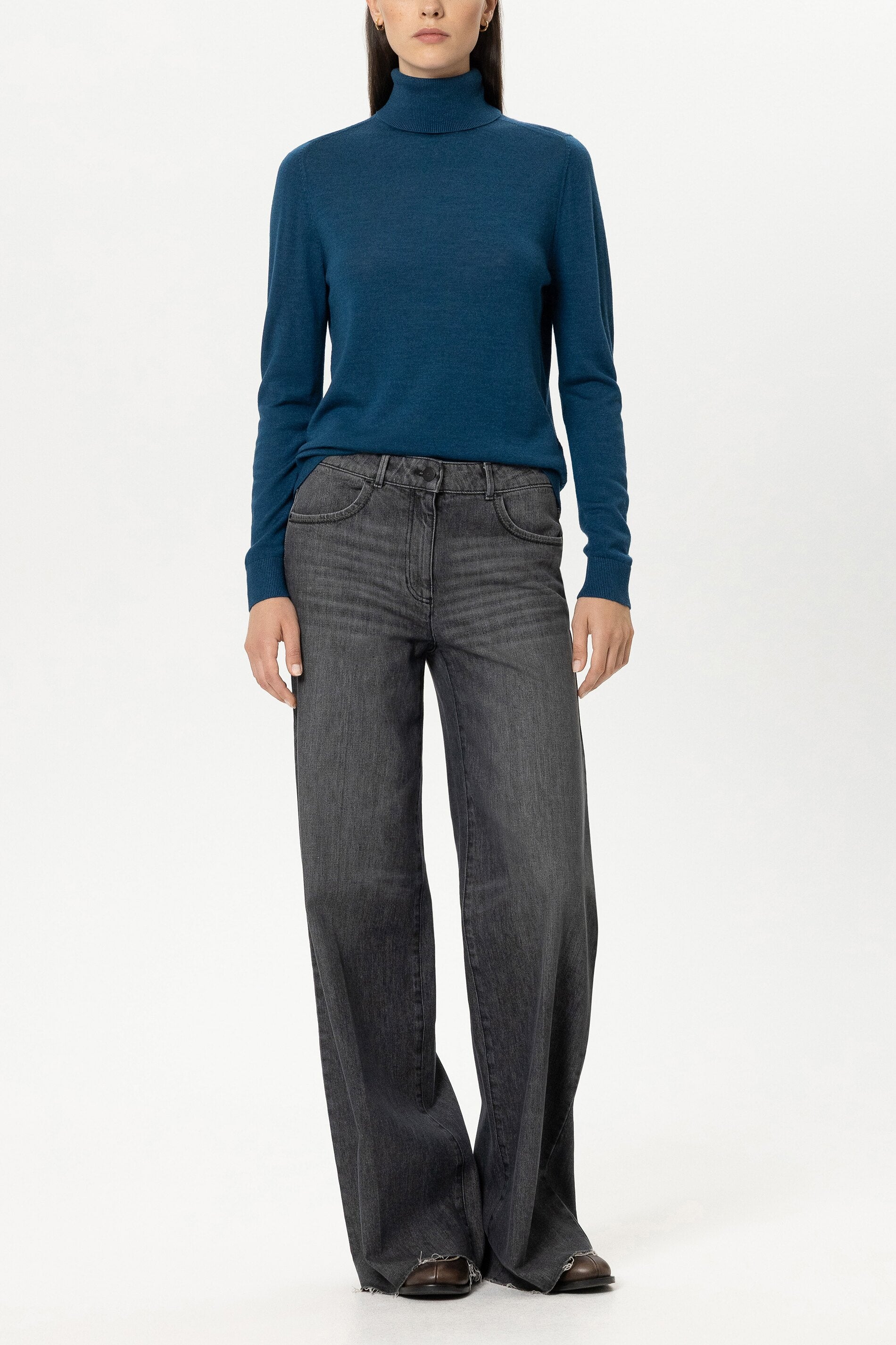Turtleneck aus Woll-Mix - sapphire - Standard | Model Front