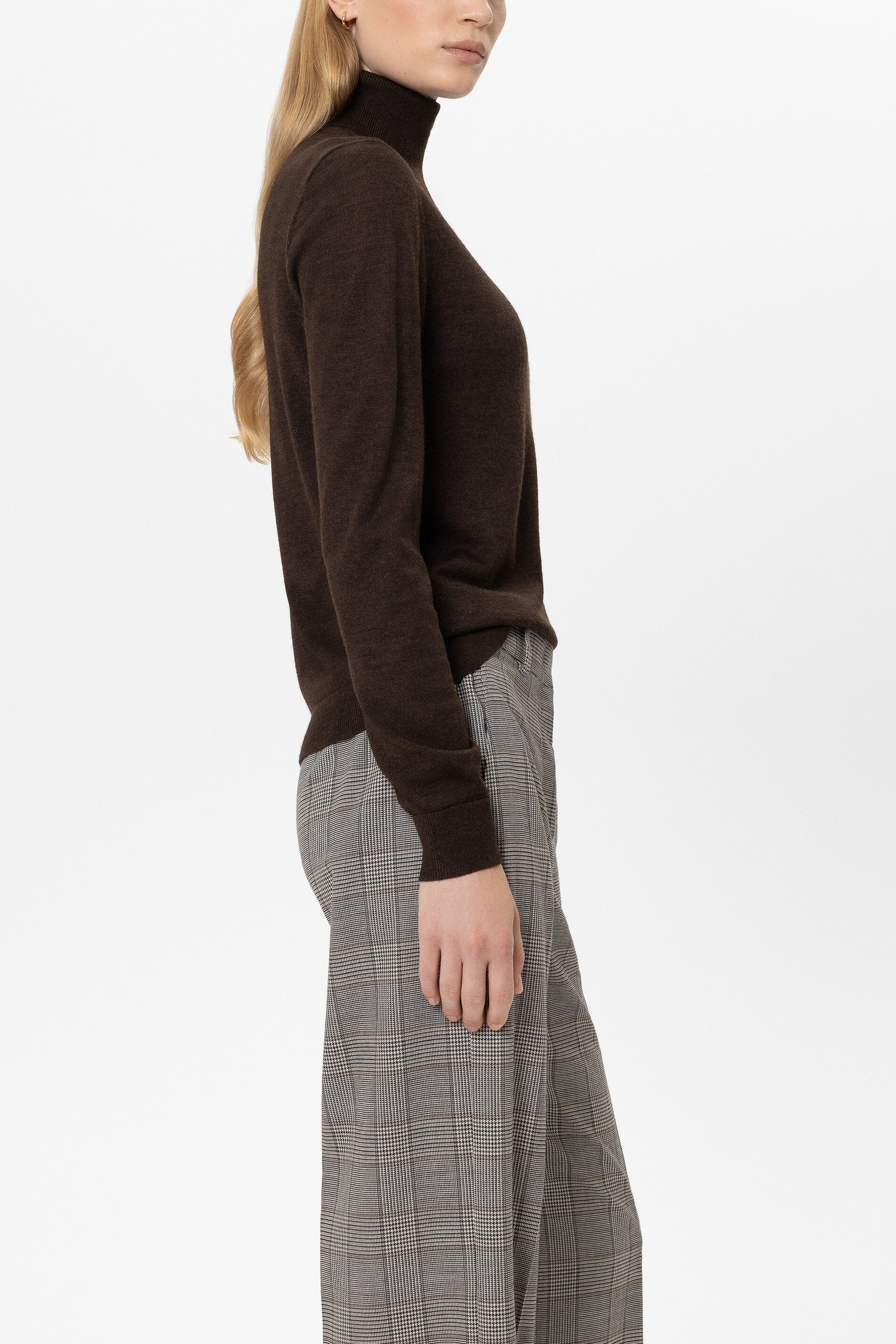 Turtleneck aus Woll-Mix - truffle - Standard | Model Seite