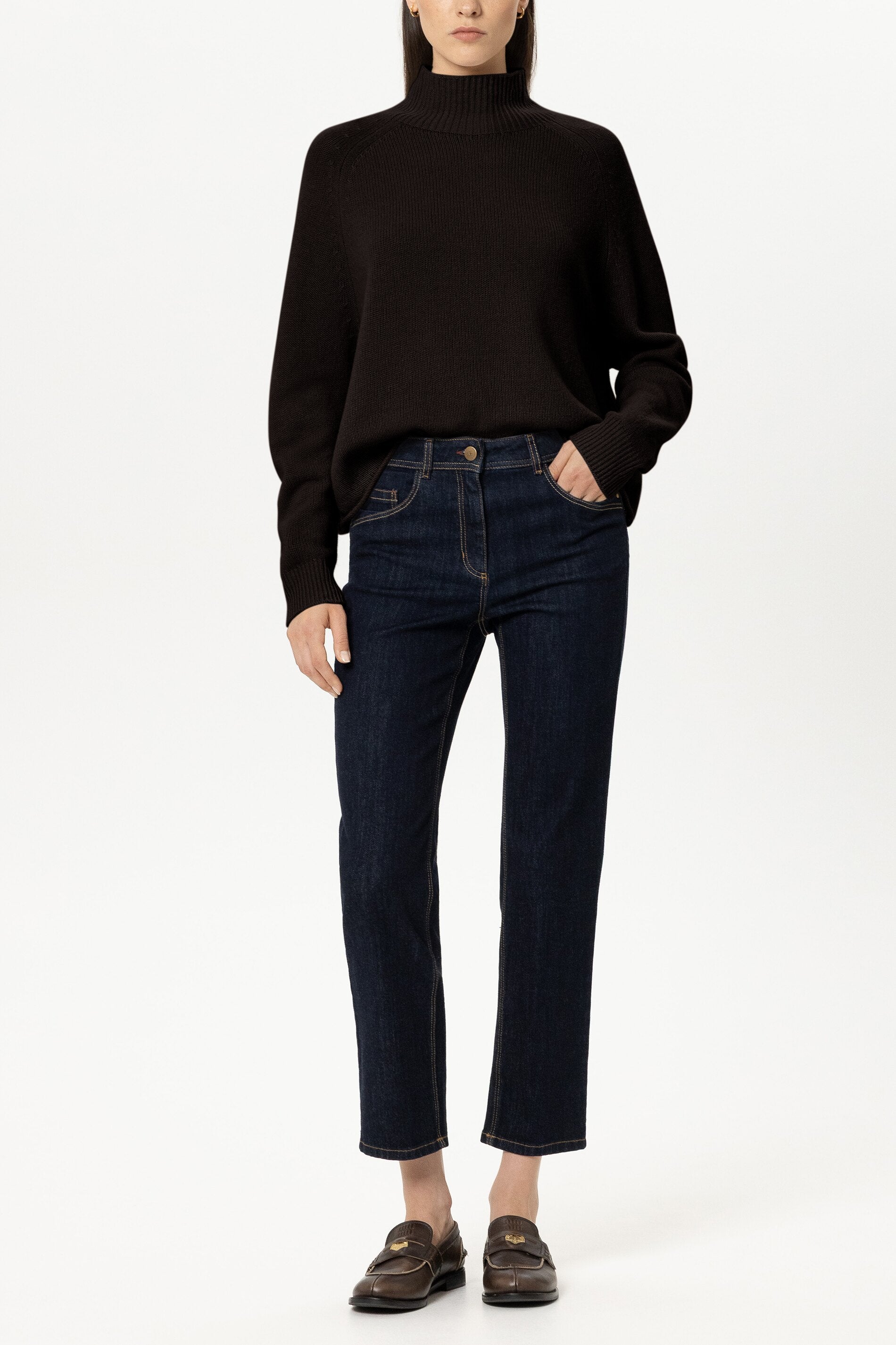 Turtleneck aus Kaschmir-Mix - truffle - Standard | Model Front
