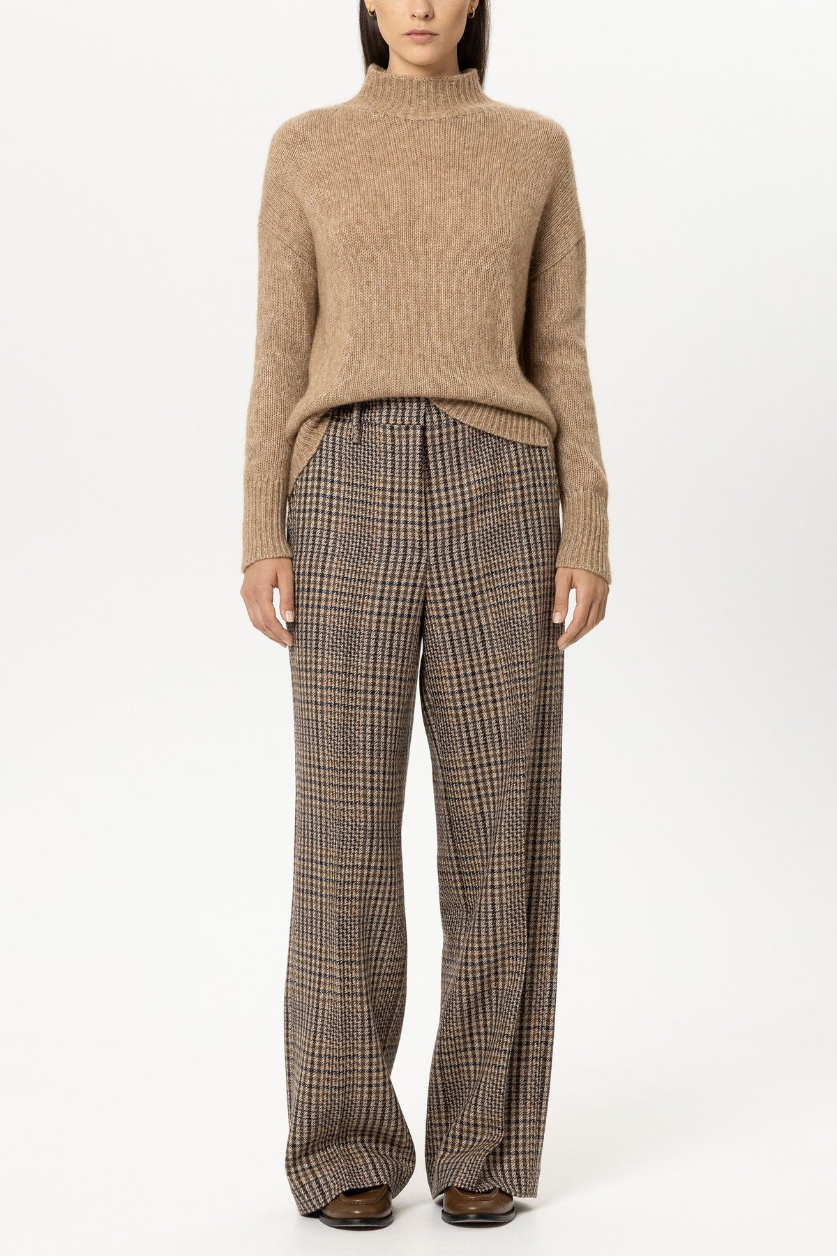 Turtleneck aus Alpaka-Mix - soft caramel - Standard | Model Front