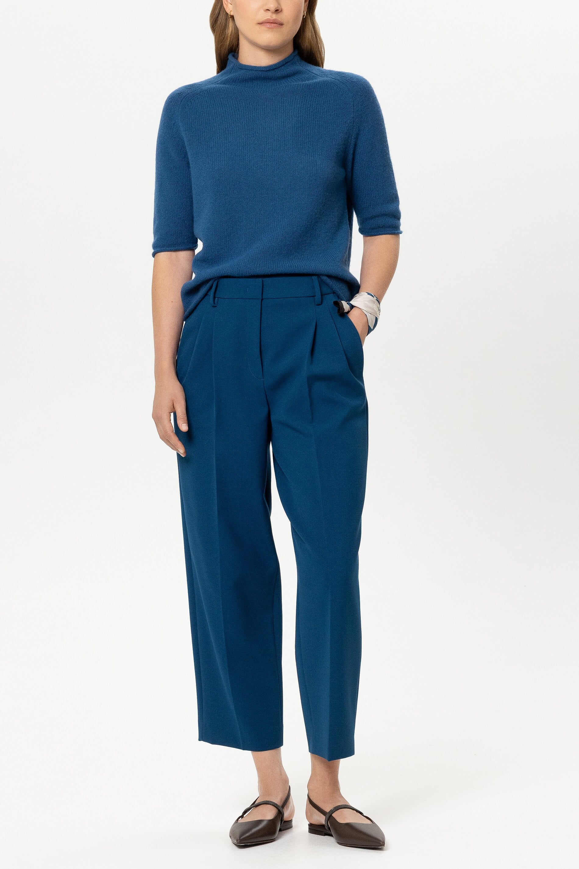 Turtleneck aus Kaschmir-Mix - sapphire - Standard | Model Front