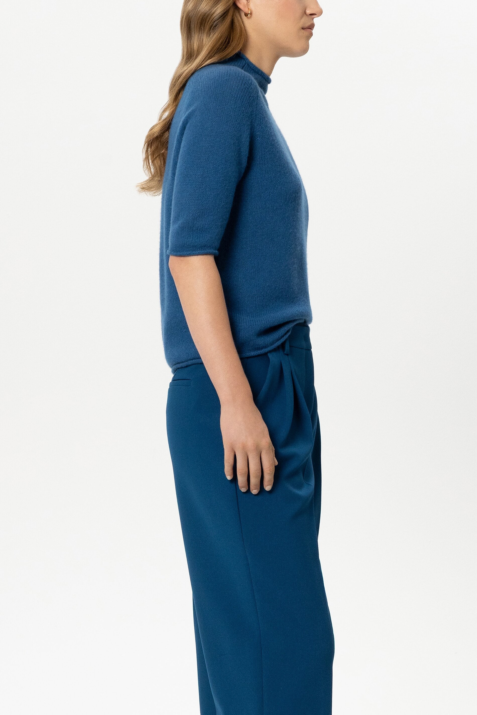 Turtleneck aus Kaschmir-Mix - sapphire - Standard | Model Seite