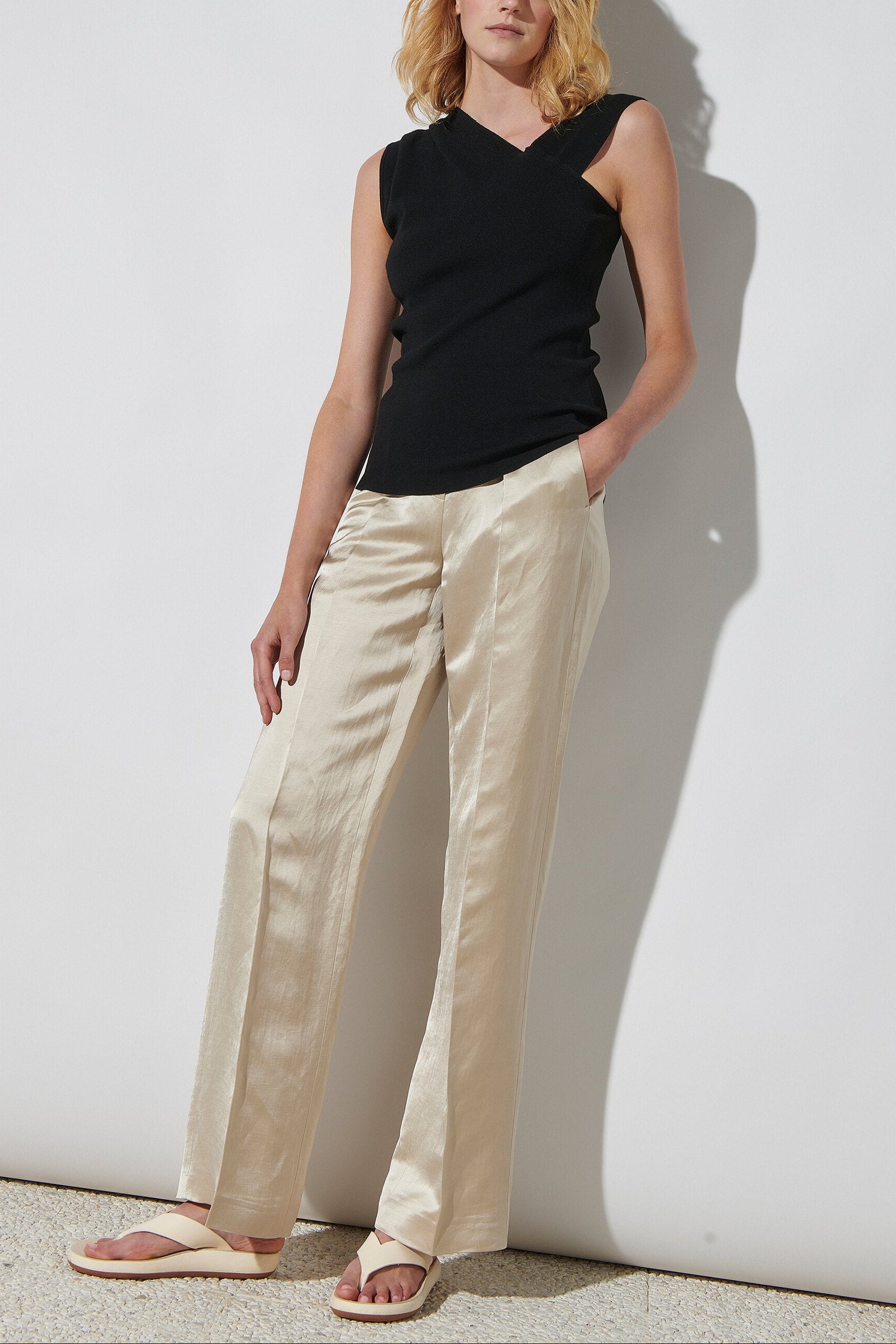 Asymmetrisches Stricktop - deep black - Standard | Model Front