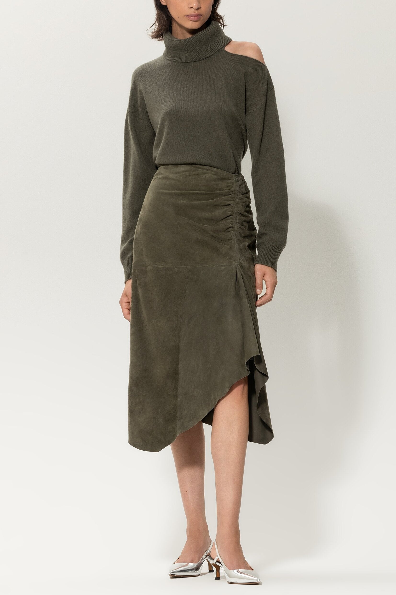 Cut-Out-Pulli aus Kaschmir-Mix - greyish khaki - Standard | Model Front