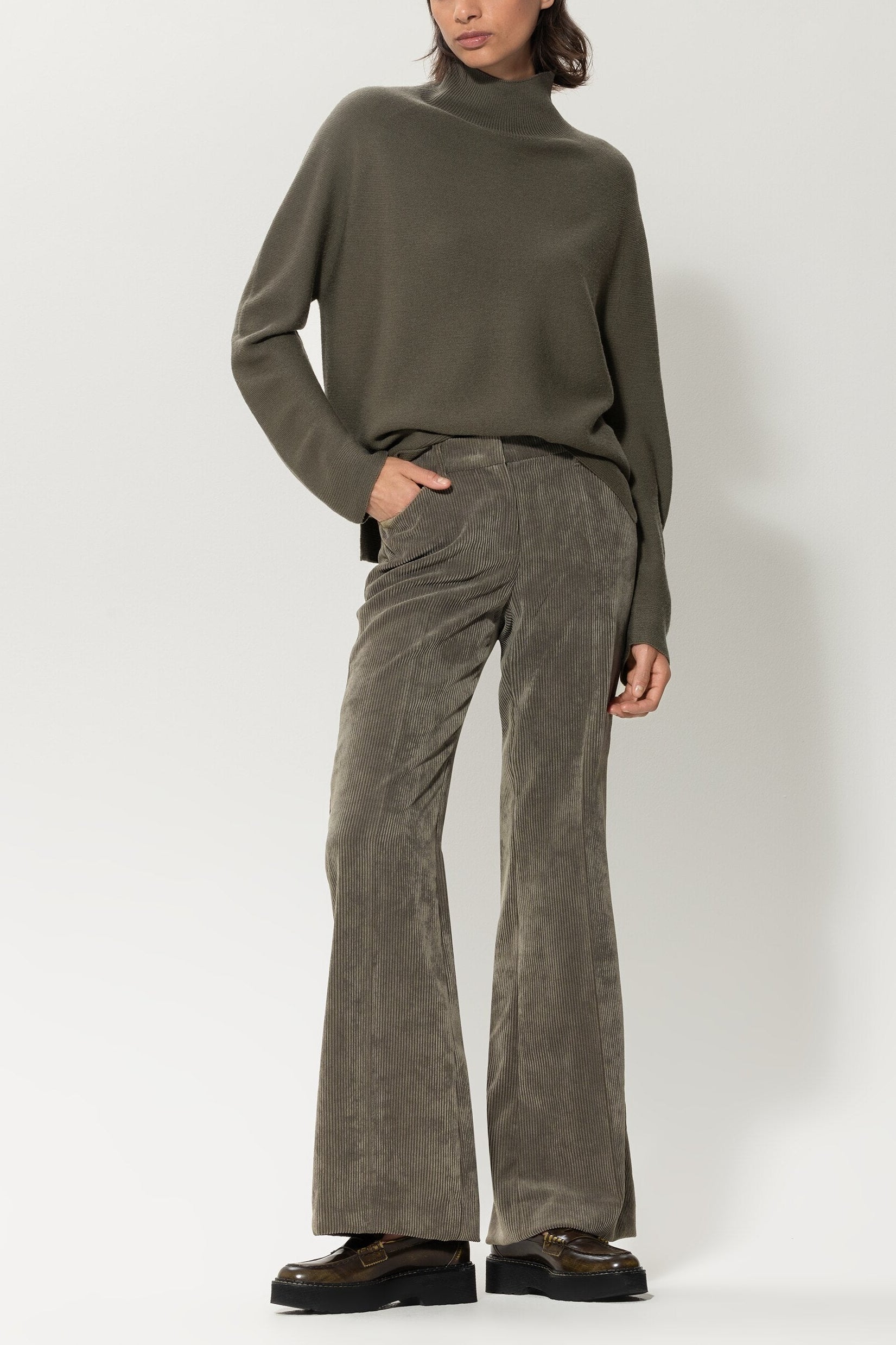 Turtleneck-Pullover - greyish khaki - Standard | Model Front