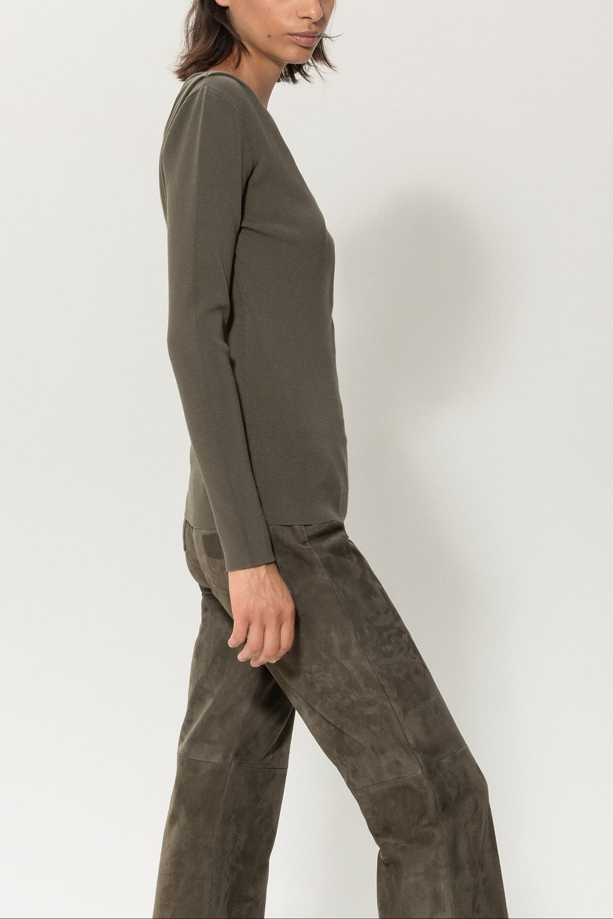 Asymmetrischer Pullover - greyish khaki - Standard | Model Seite