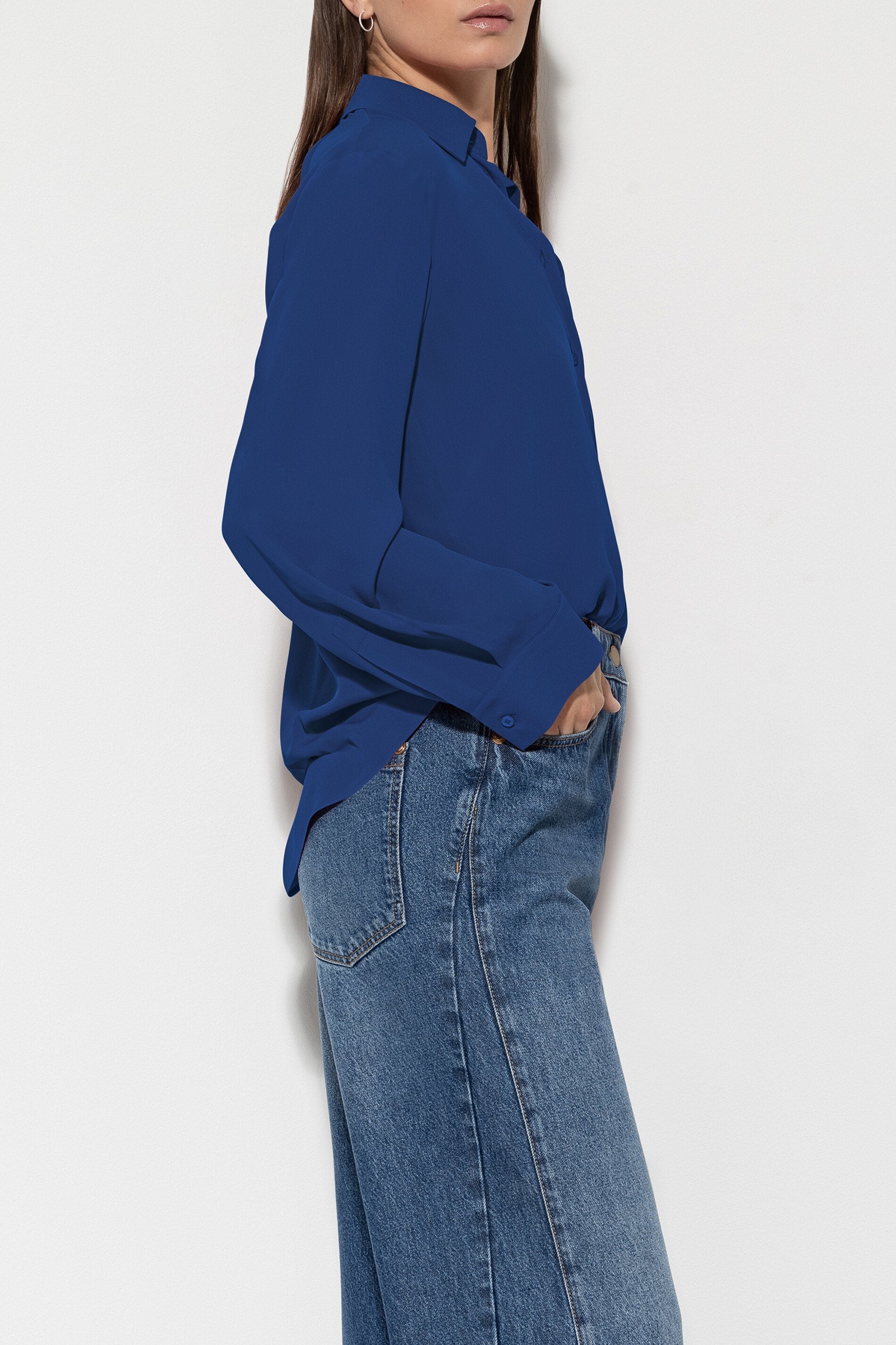 Hemdbluse aus Seiden-Mix - deep blue - Standard | Model Seite