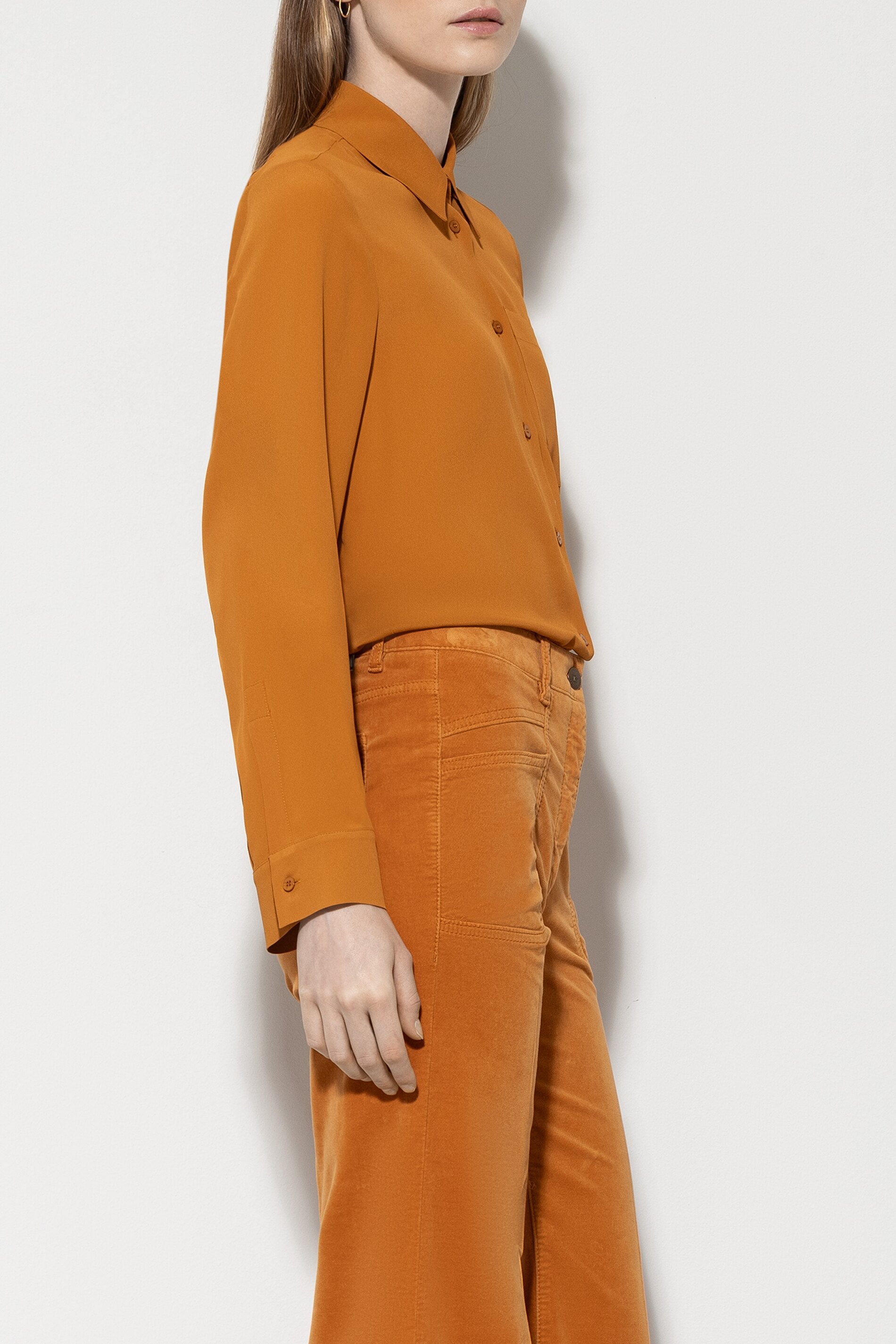 Hemdbluse aus Seiden-Mix - kurkuma - Standard | Model Seite