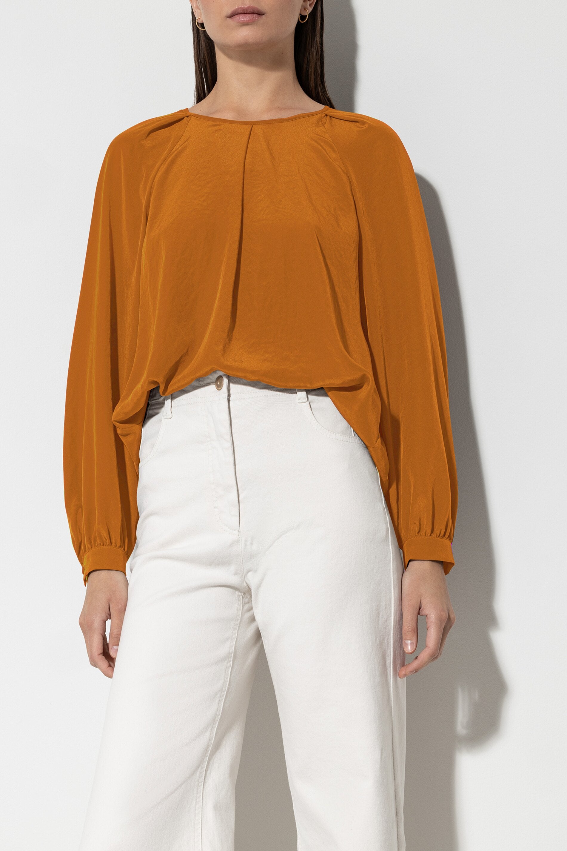 Bluse mit Faltendetails - kurkuma - Standard | Model Front