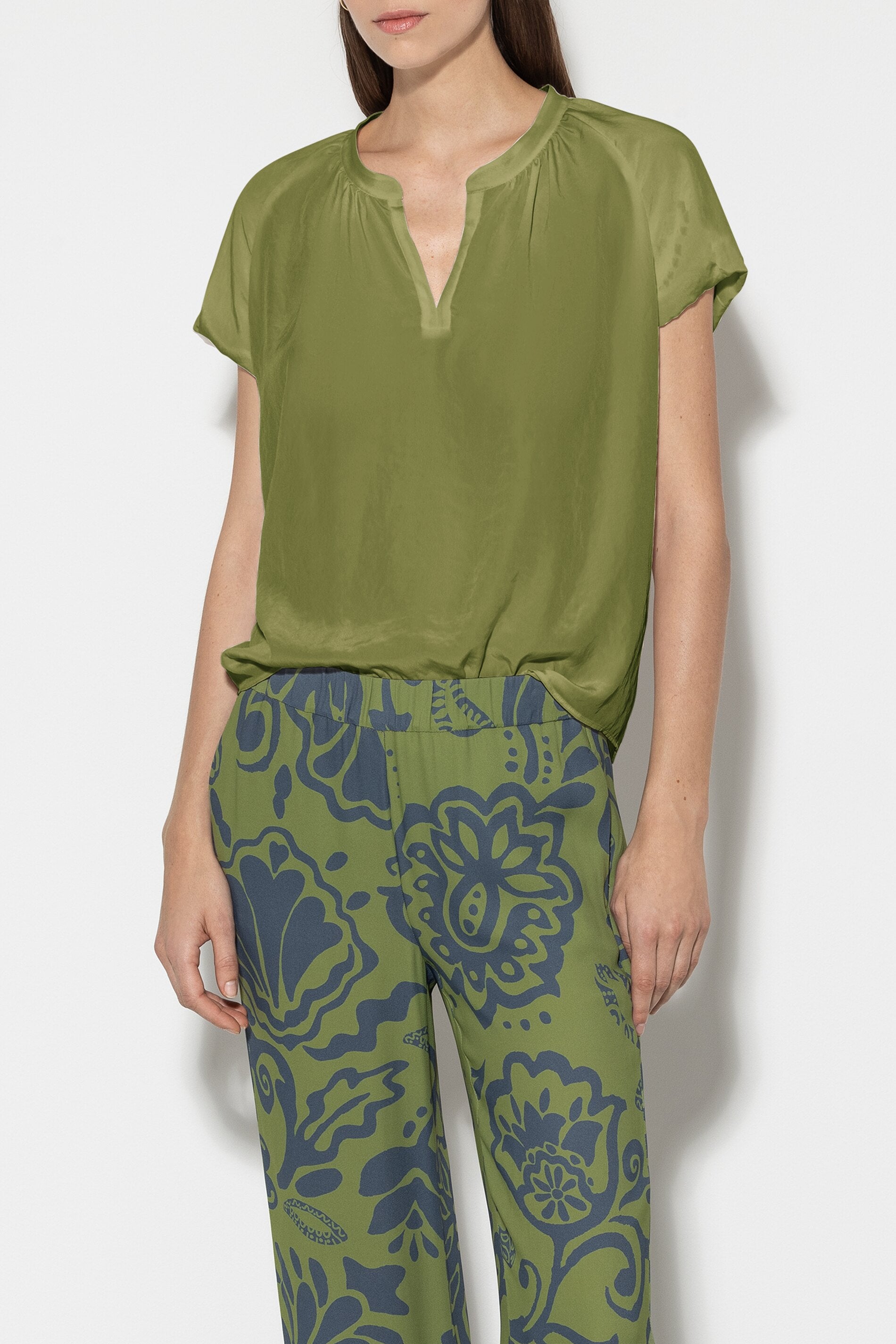 Fließendes Tunikatop - moss green - Standard | Model Front