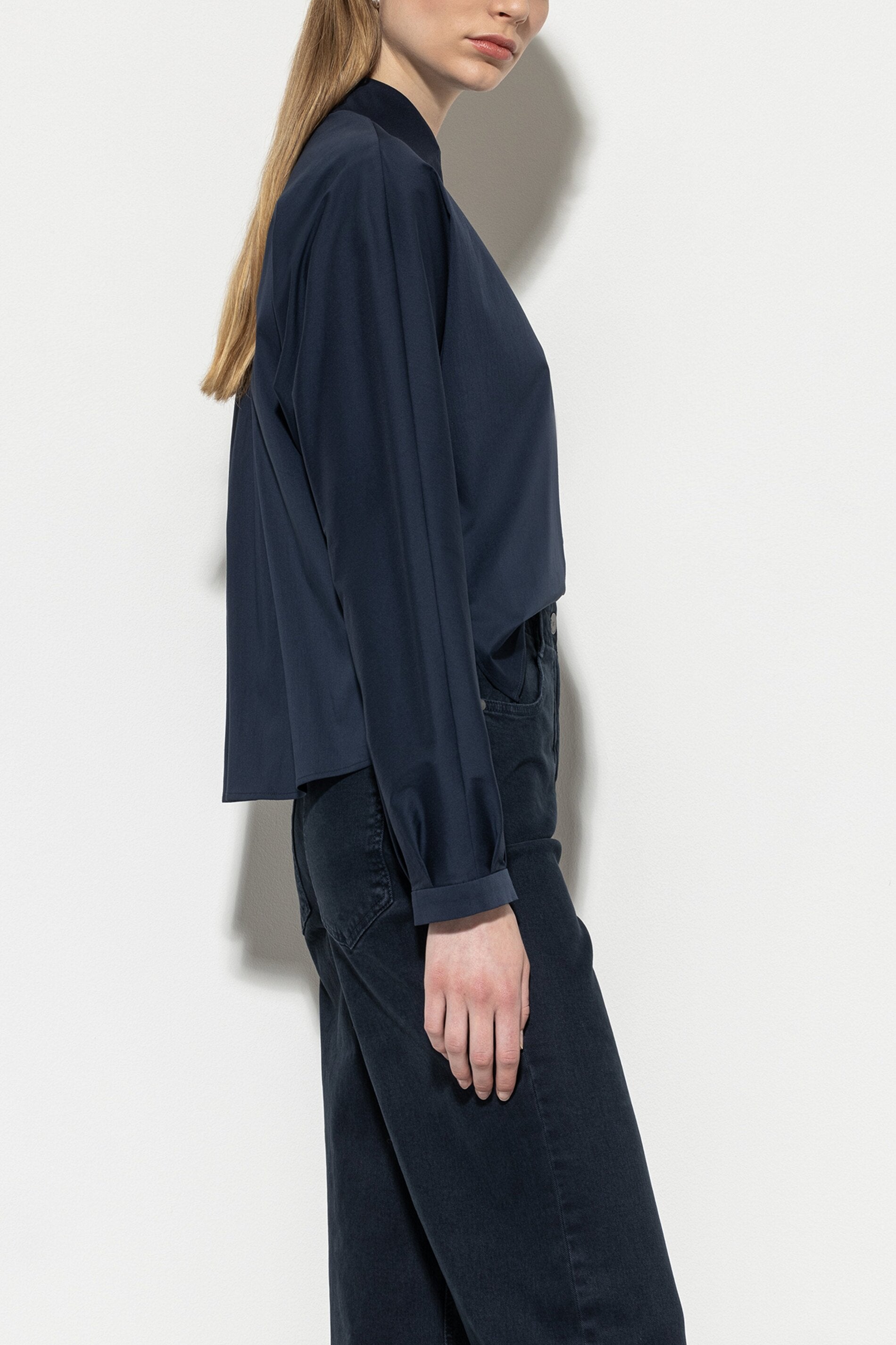 Hemdbluse aus Baumwoll-Mix - midnight blue - Standard | Model Seite