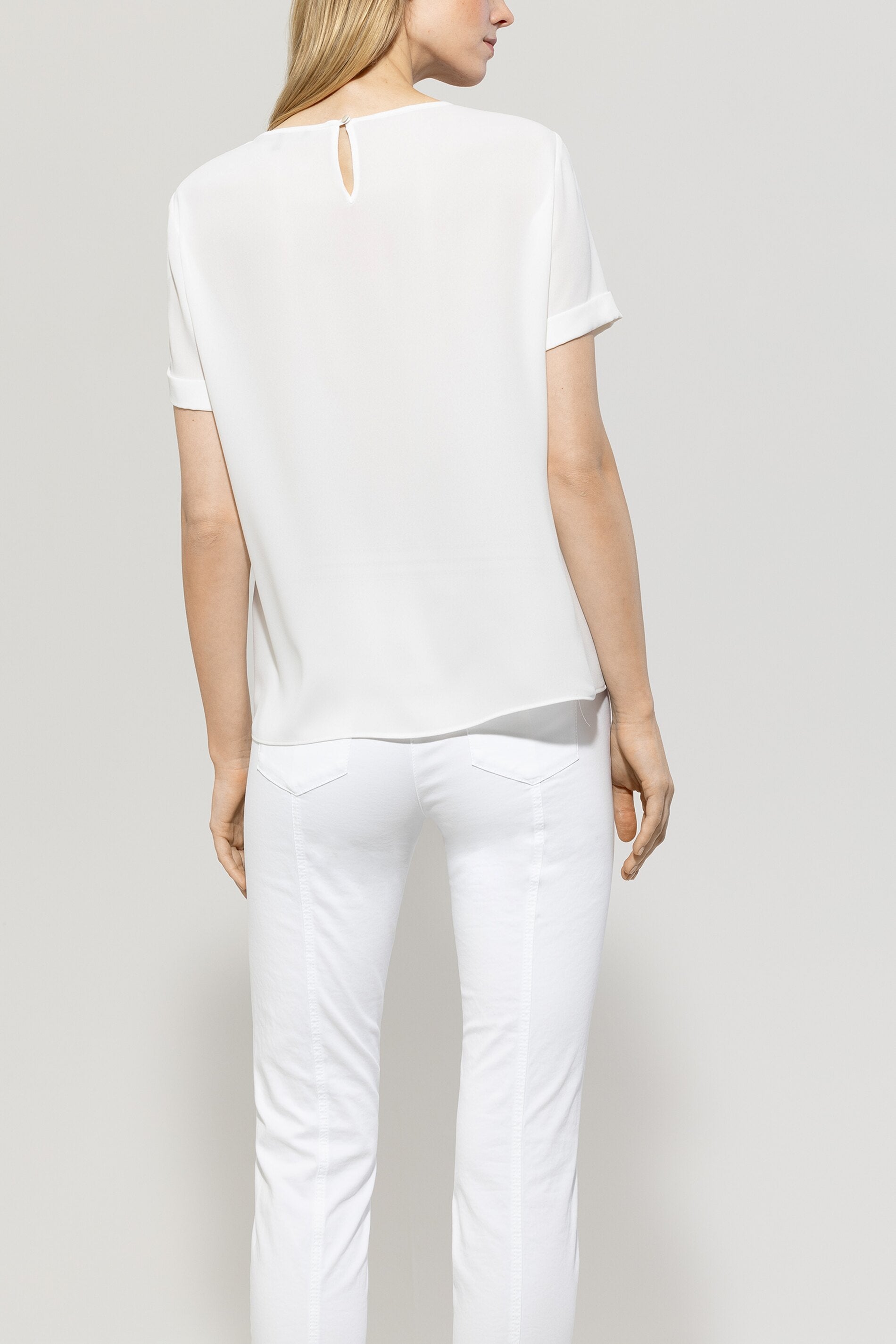 Fließendes Kurzarm-Blusenshirt - off-white - Standard | Model Rück