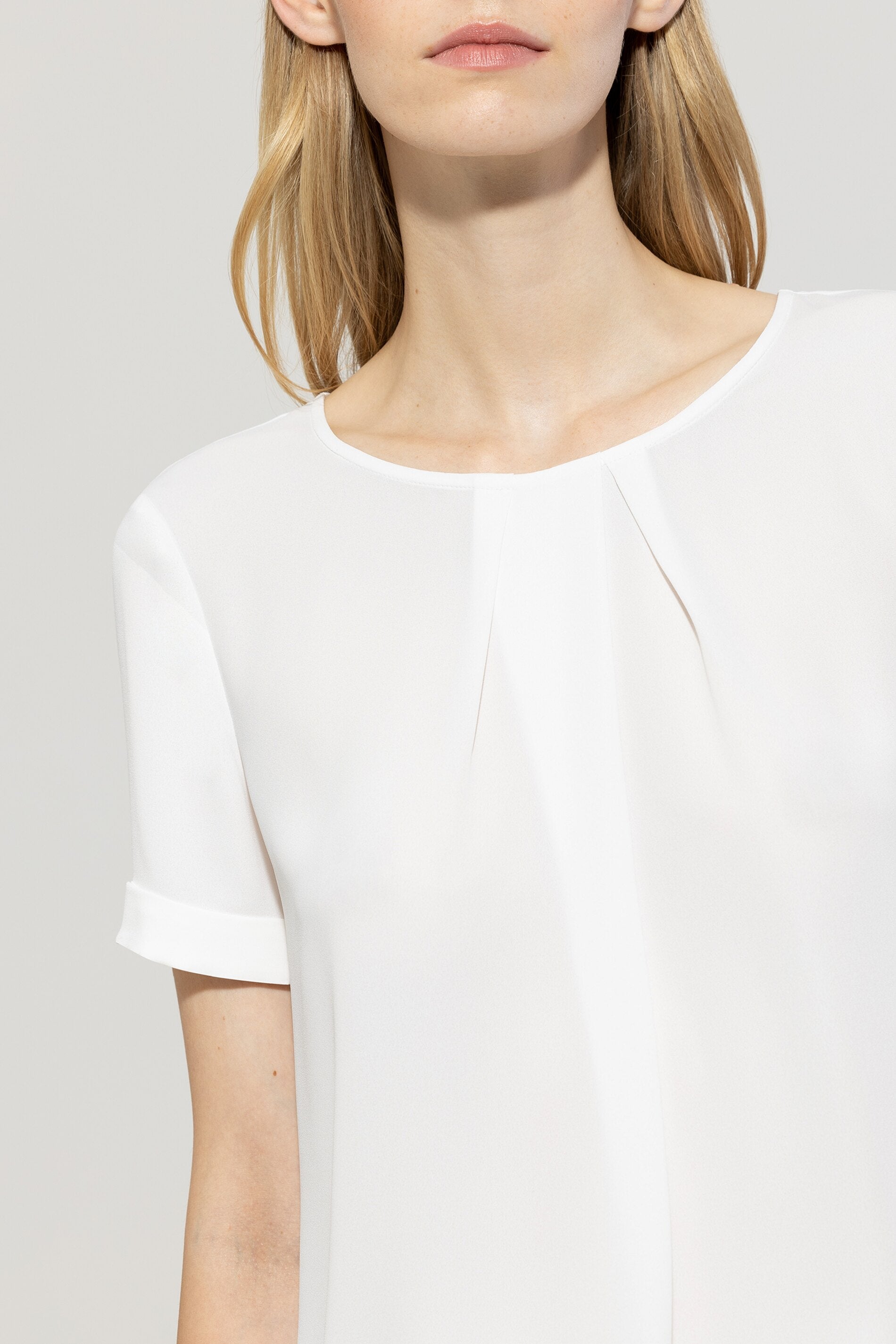 Fließendes Kurzarm-Blusenshirt - off-white - Standard | Model Detail