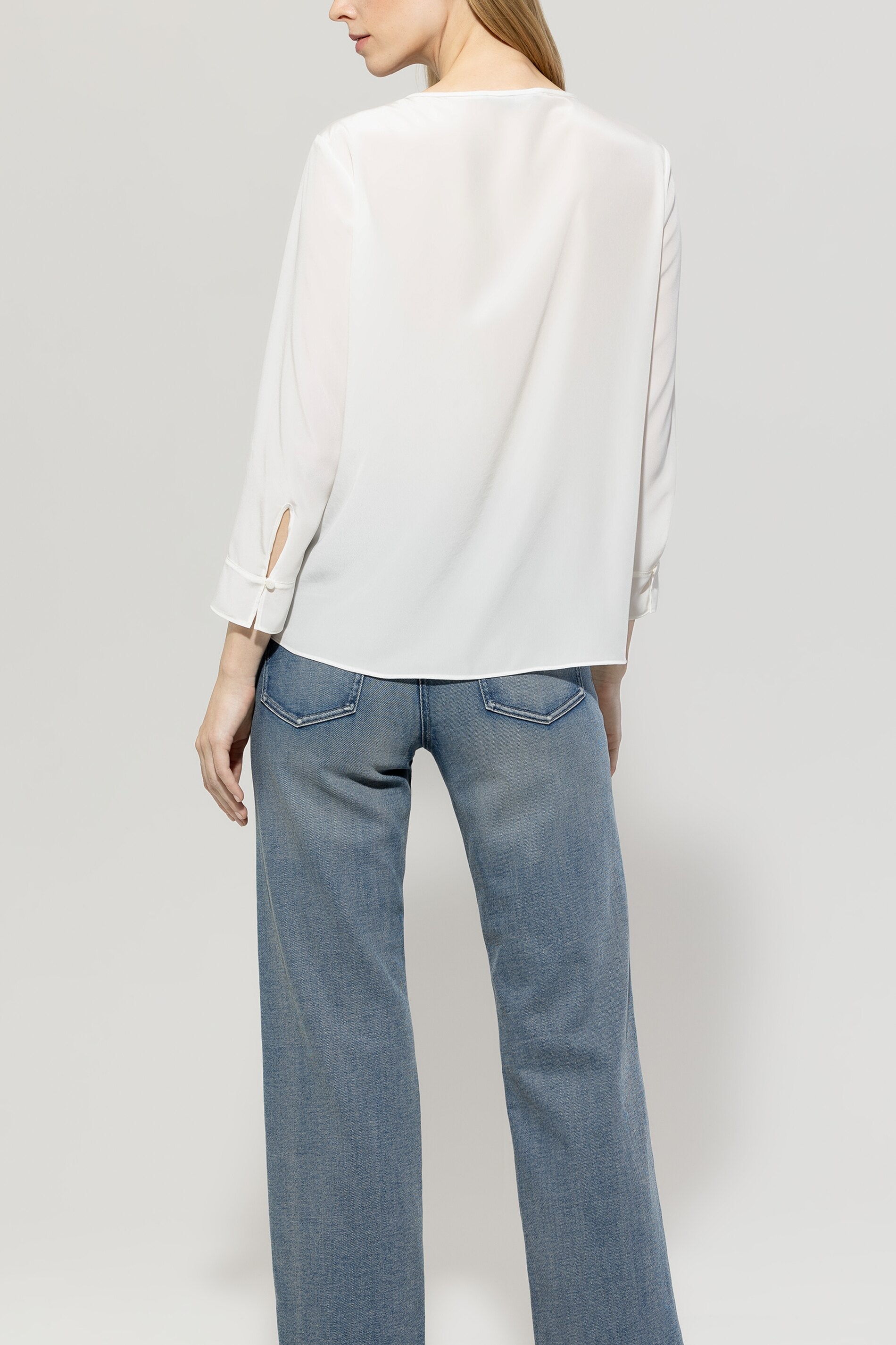 Fließendes Blusenshirt - off-white - Standard | Model Rück