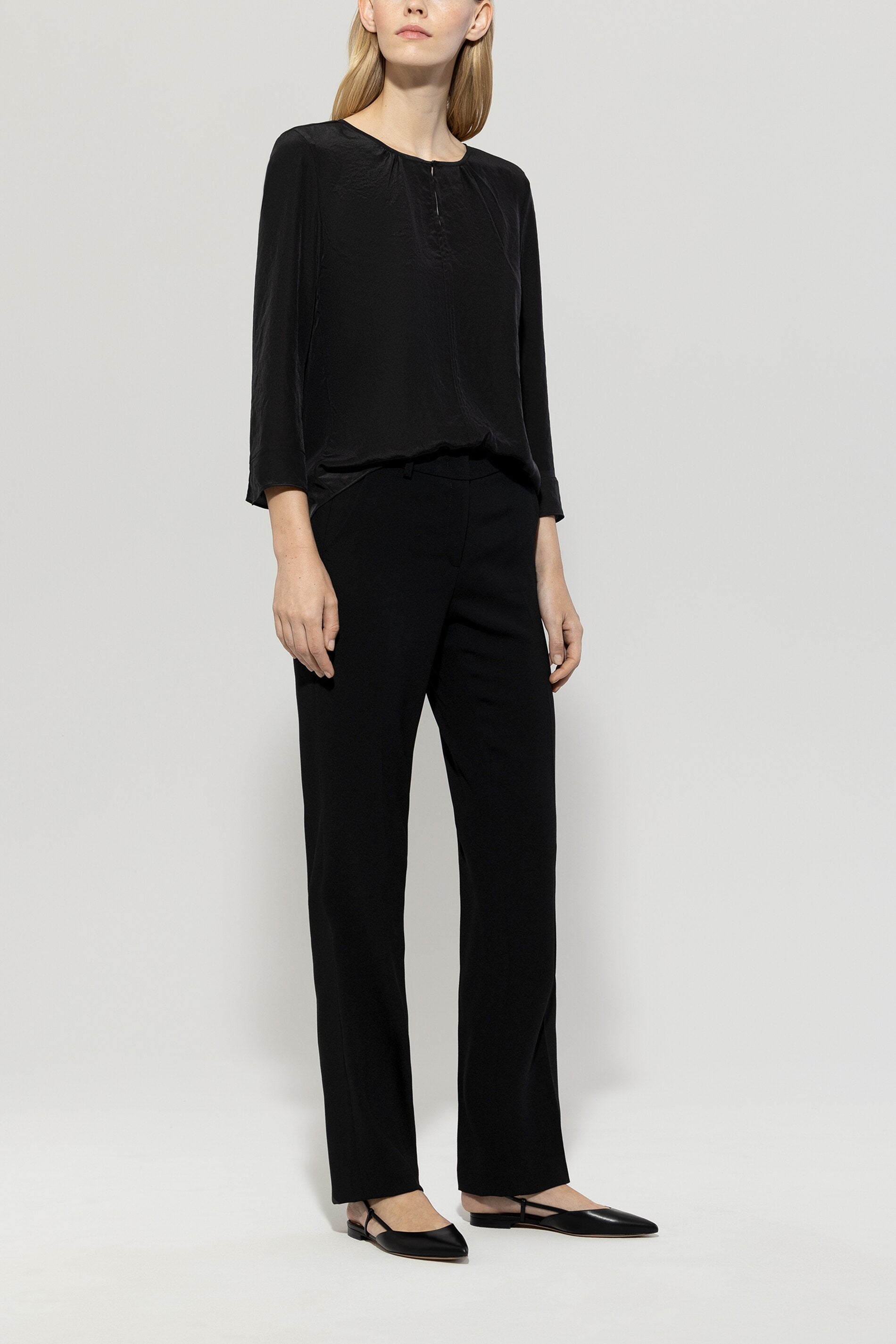 Fließendes Blusenshirt - black - Standard | Model Front