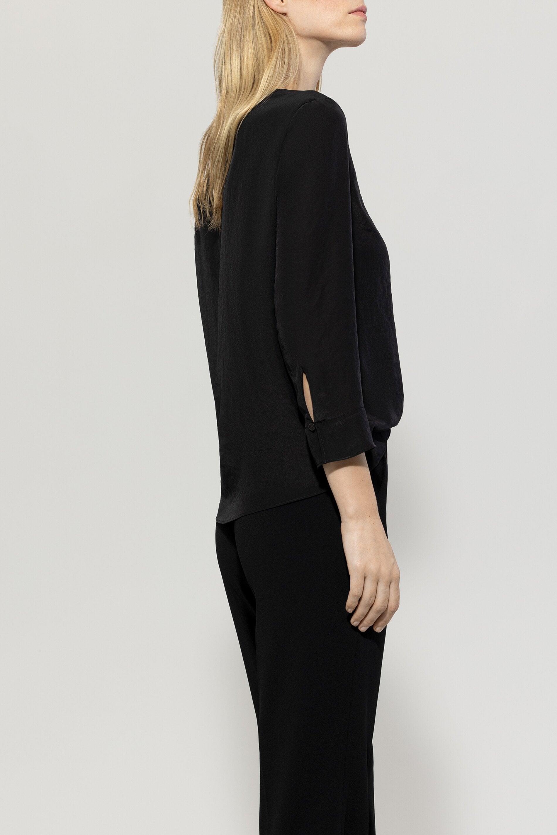 Fließendes Blusenshirt - black - Standard | Model Seite