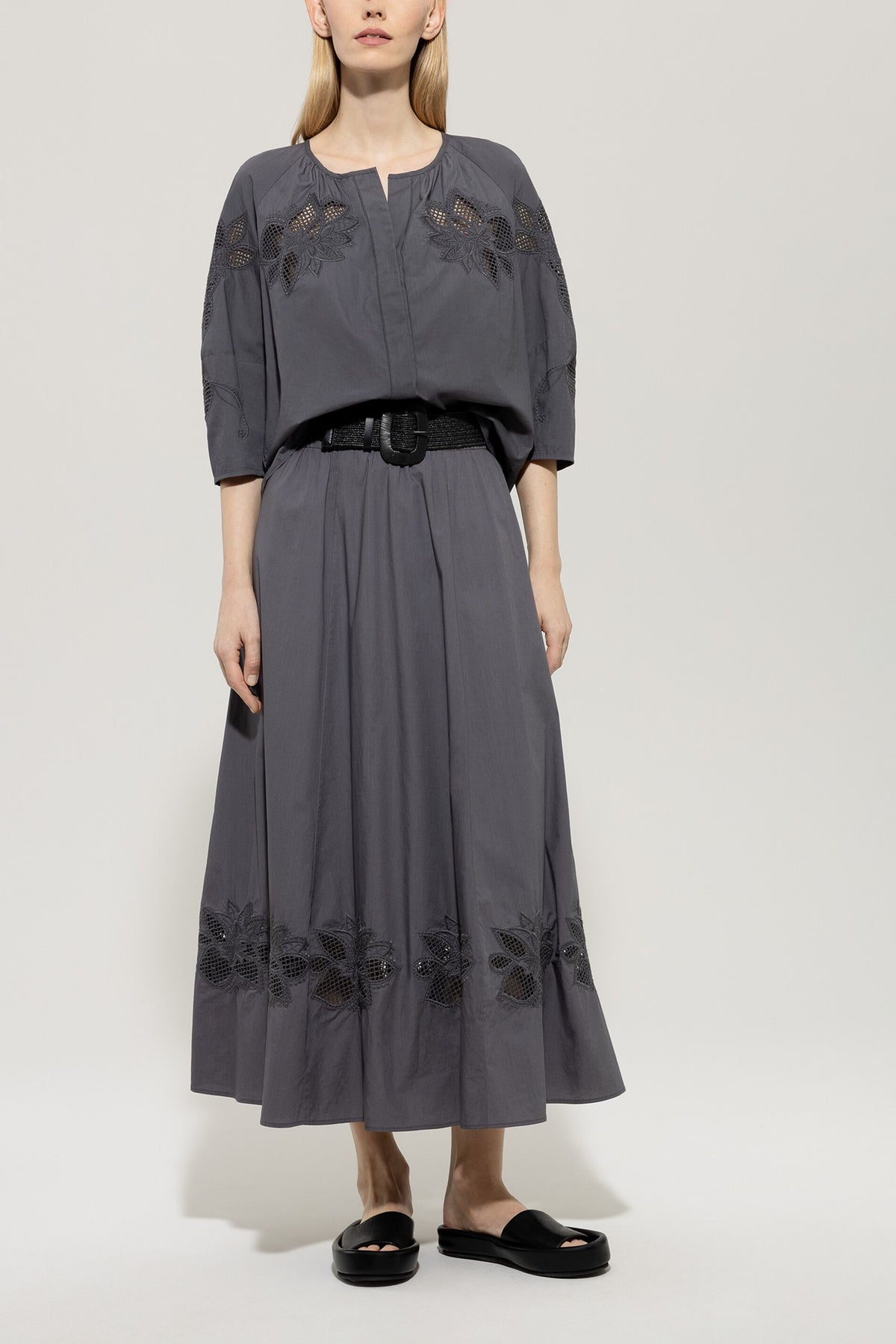 Tunika-Bluse mit Stickerei - cool grey - Standard | Model Front