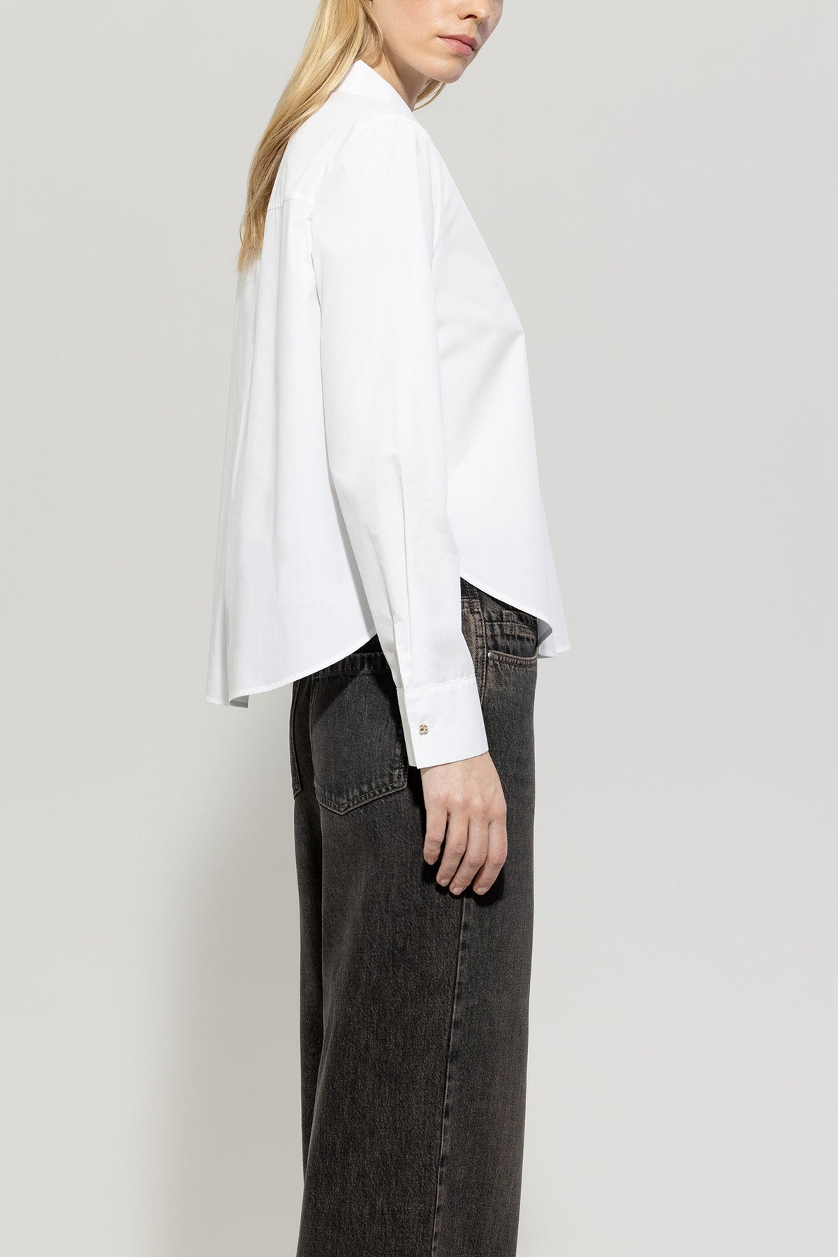 Tunikabluse aus Baumwolle - bleached white - Standard | Model Seite