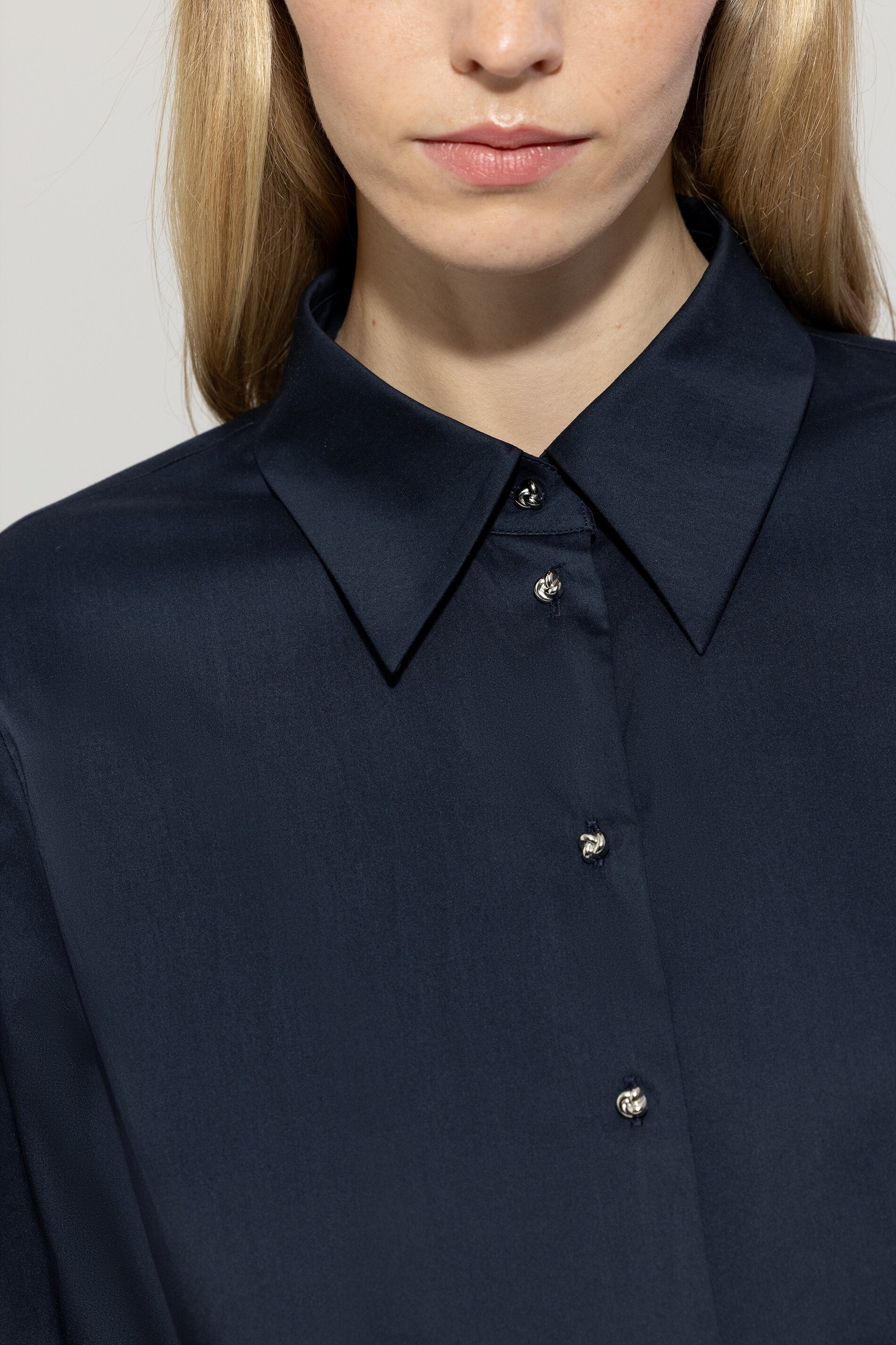 Tunikabluse aus Baumwolle - jeans blue - Standard | Model Detail