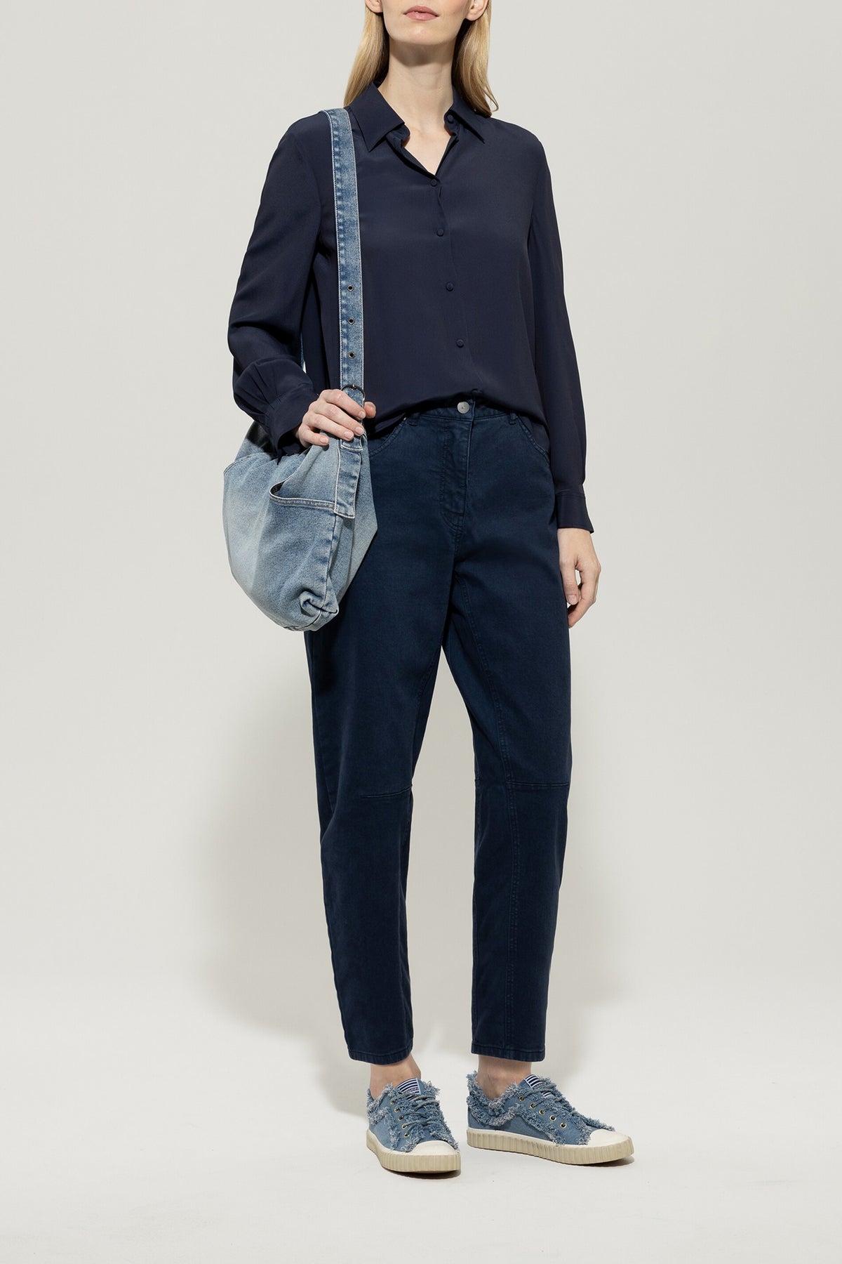 Hemdbluse aus Seiden-Mix - jeans blue - Standard | Model Front