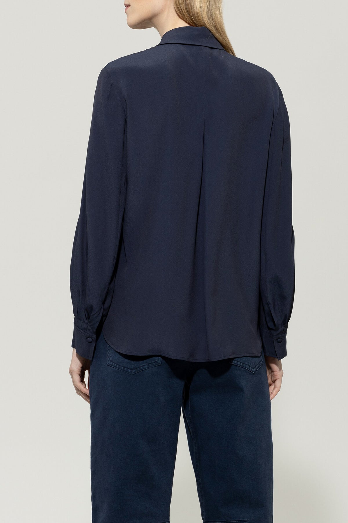 Hemdbluse aus Seiden-Mix - jeans blue - Standard | Model Rück