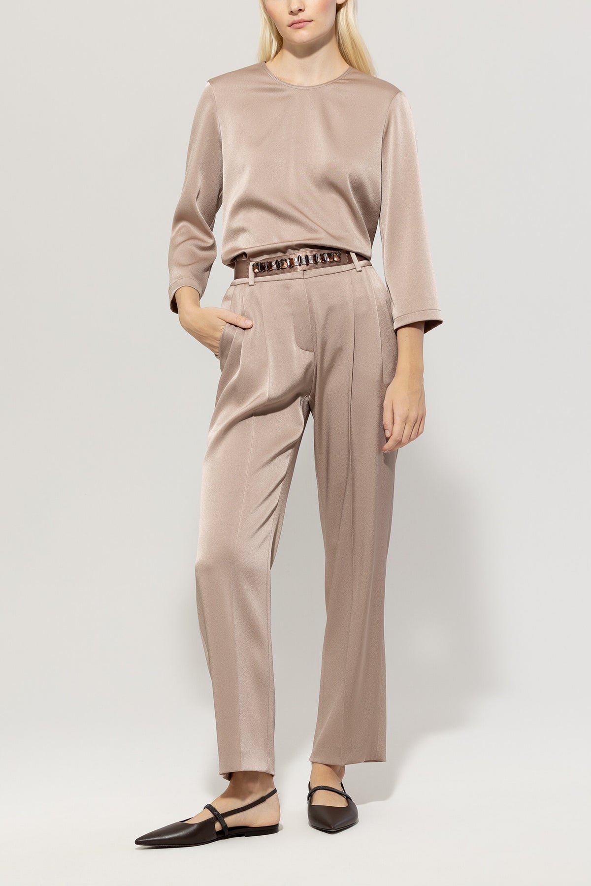 Fließende Satinbluse - mushroom - Standard | Model Front