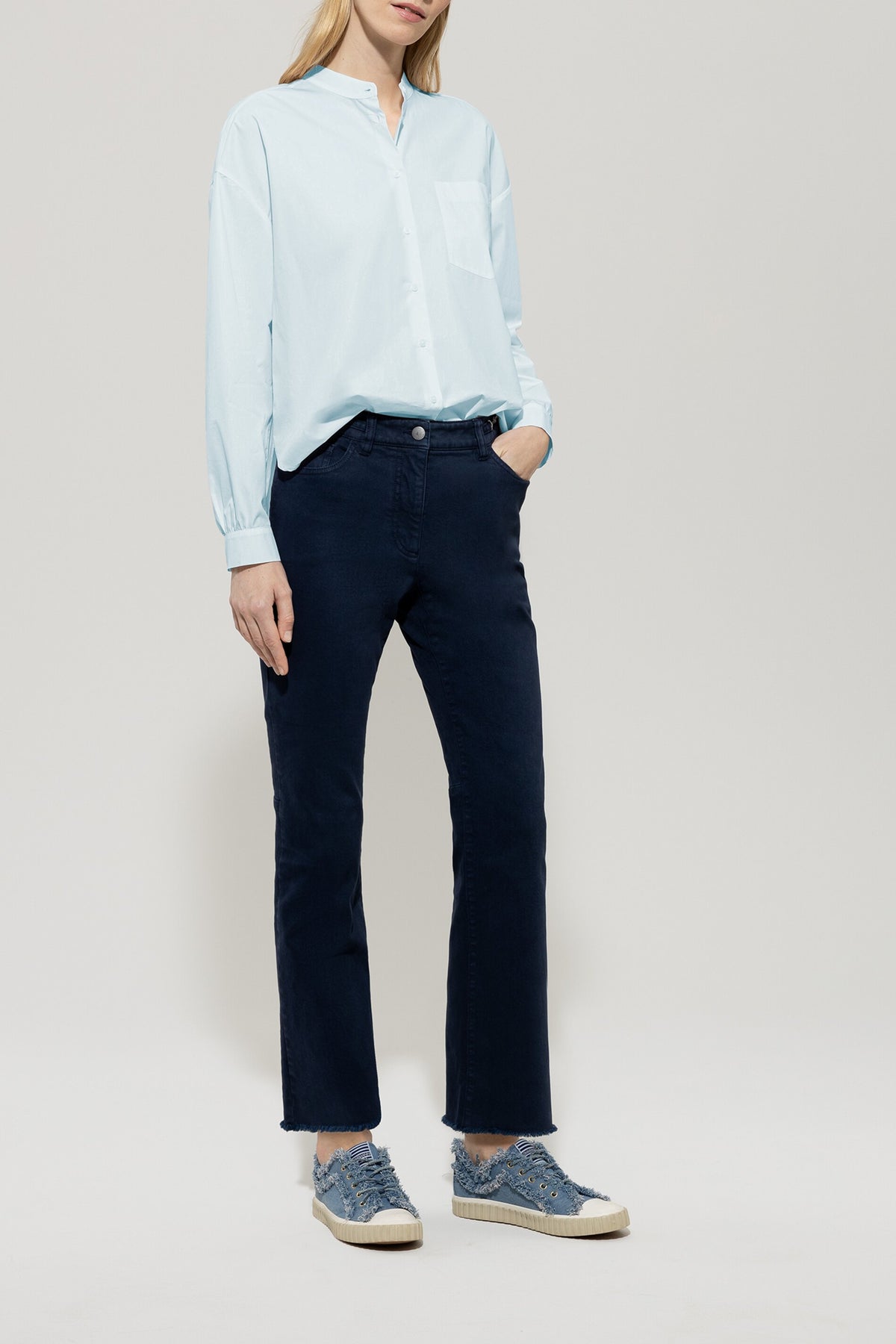 Langarmbluse aus Baumwolle - sky blue - Standard | Model Front