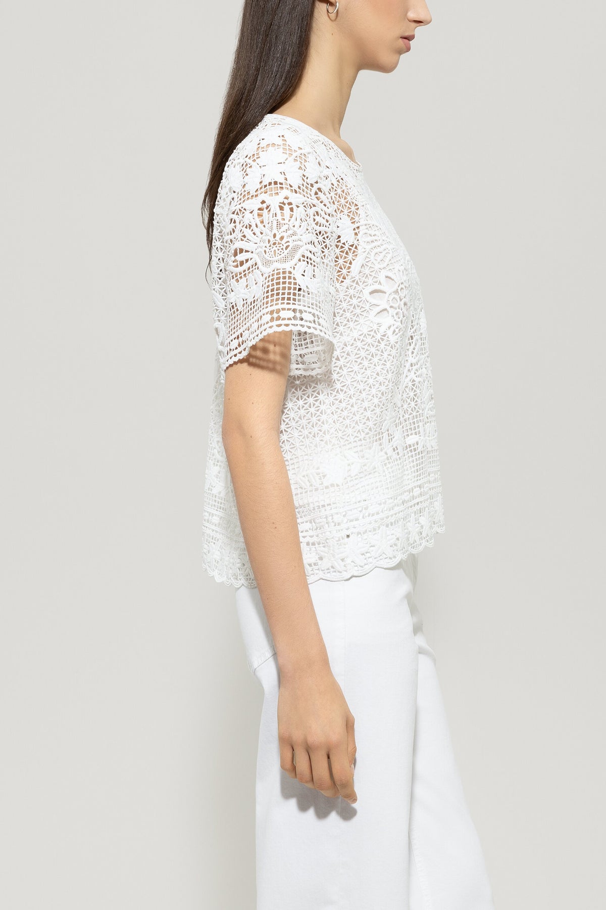Spitzen-Bluse mit Stickerei - bleached white - Standard | Model Seite