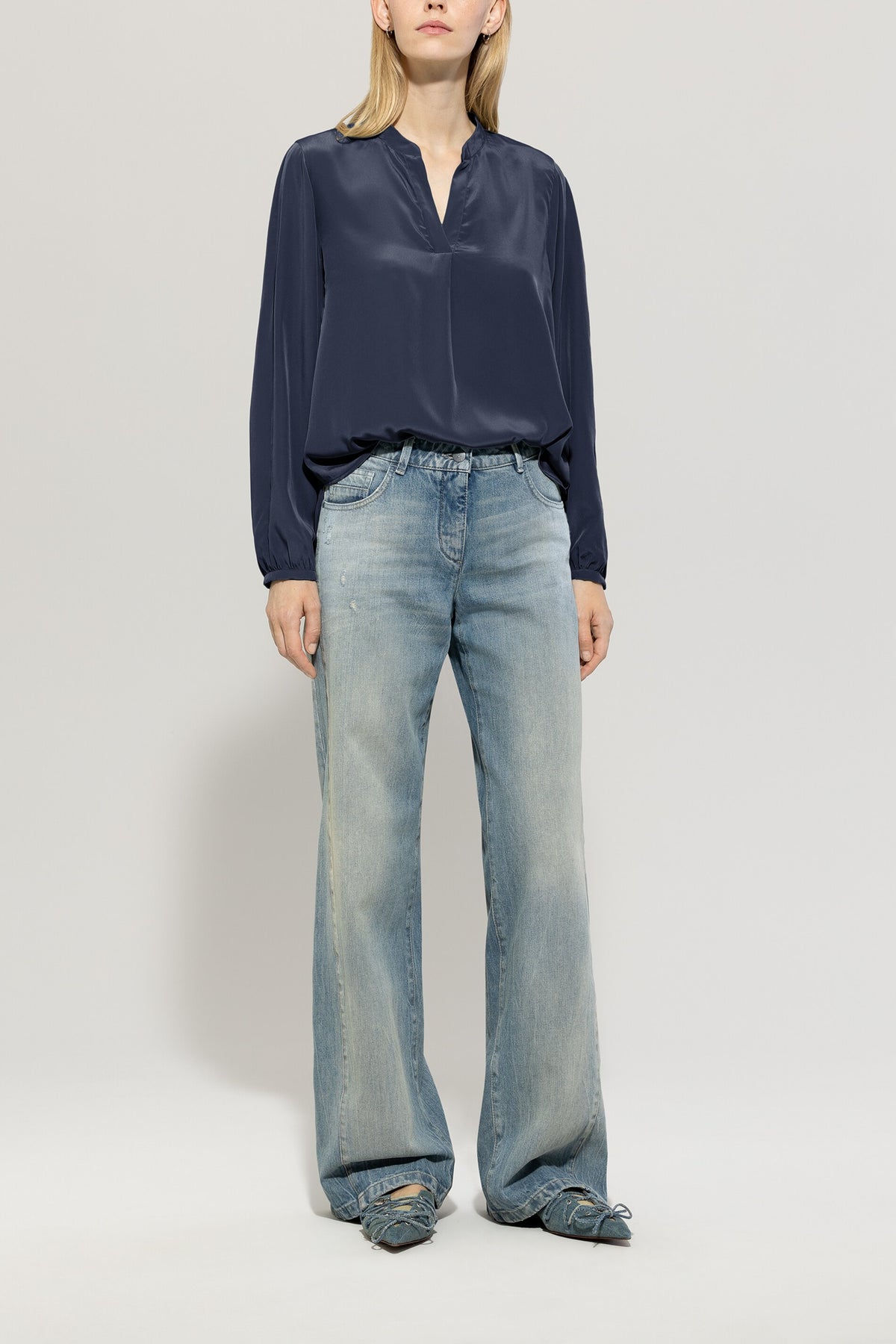 Tunikabluse mit V-Neck - jeans blue - Standard | Model Front