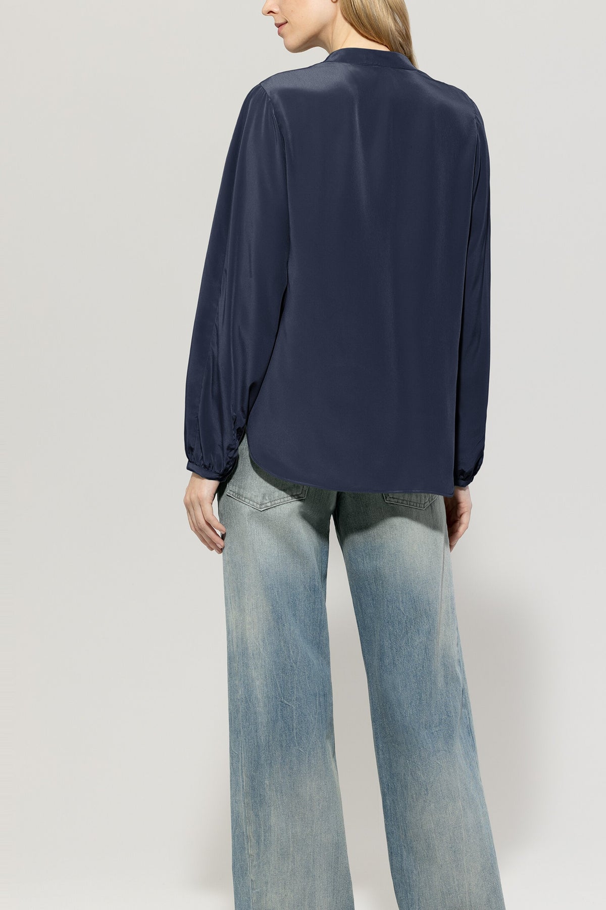 Tunikabluse mit V-Neck - jeans blue - Standard | Model Rück