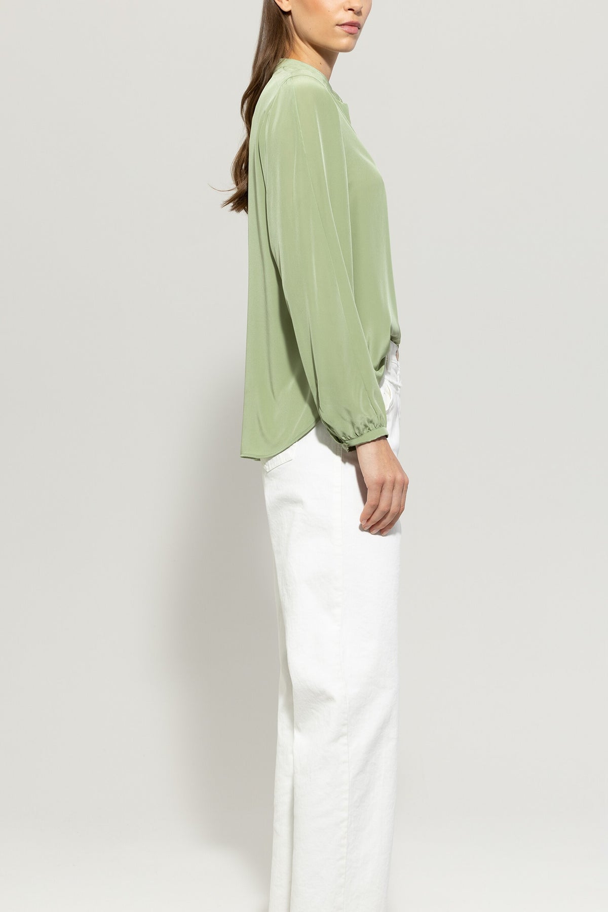 Tunikabluse mit V-Neck - easy green - Standard | Model Seite