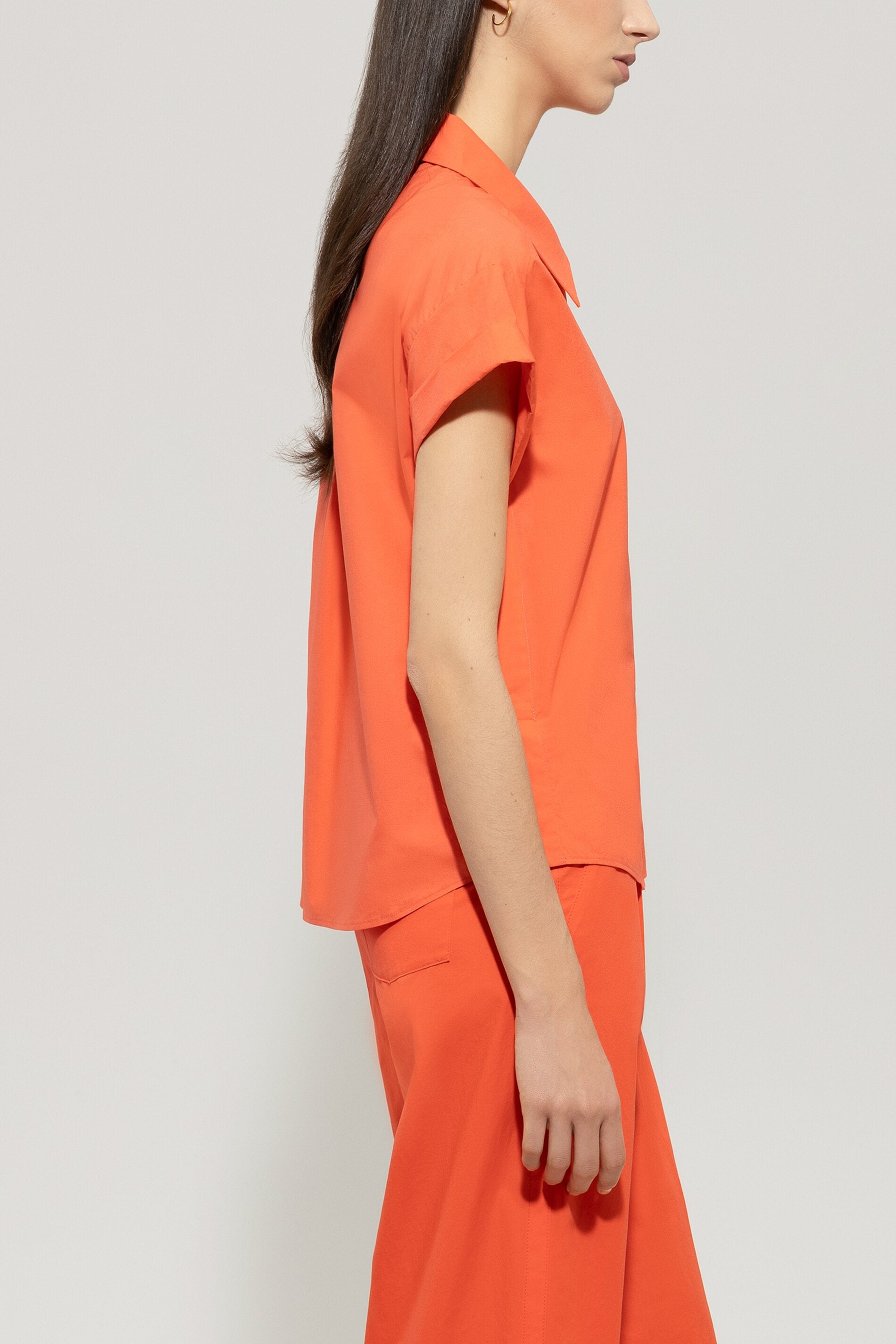 Hemdbluse mit Bindeband - hibiscus - Standard | Model Seite