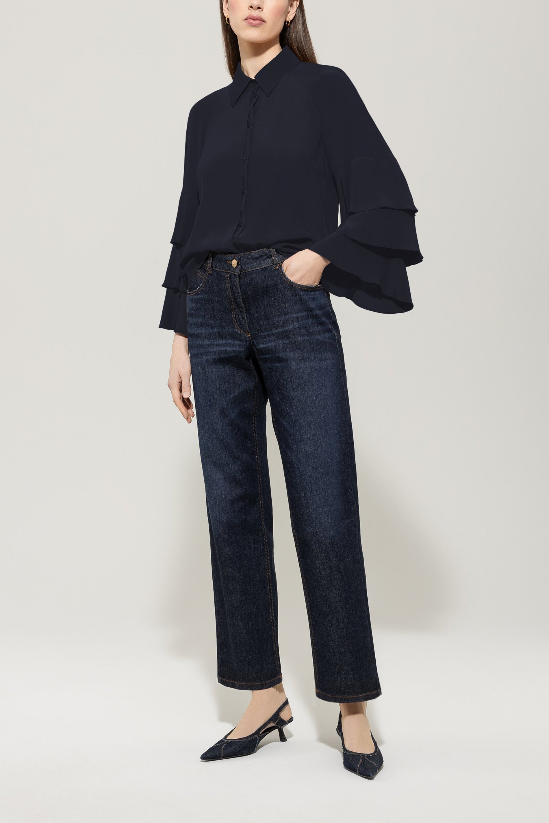 Bluse aus Seiden-Mix - dark blue - Standard | Model Front