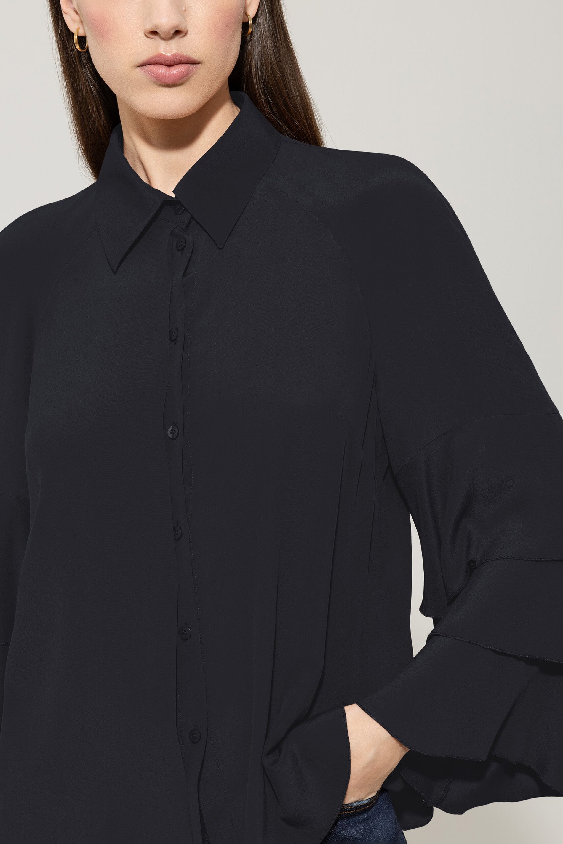 Bluse aus Seiden-Mix - dark blue - Standard | Model Detail