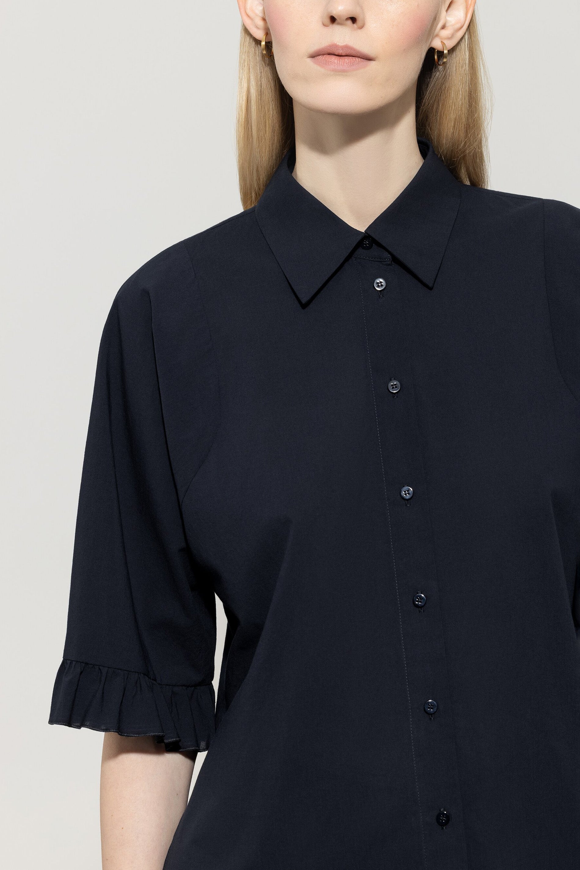 Bluse aus Baumwoll-Voile - dark blue - Standard | Model Detail