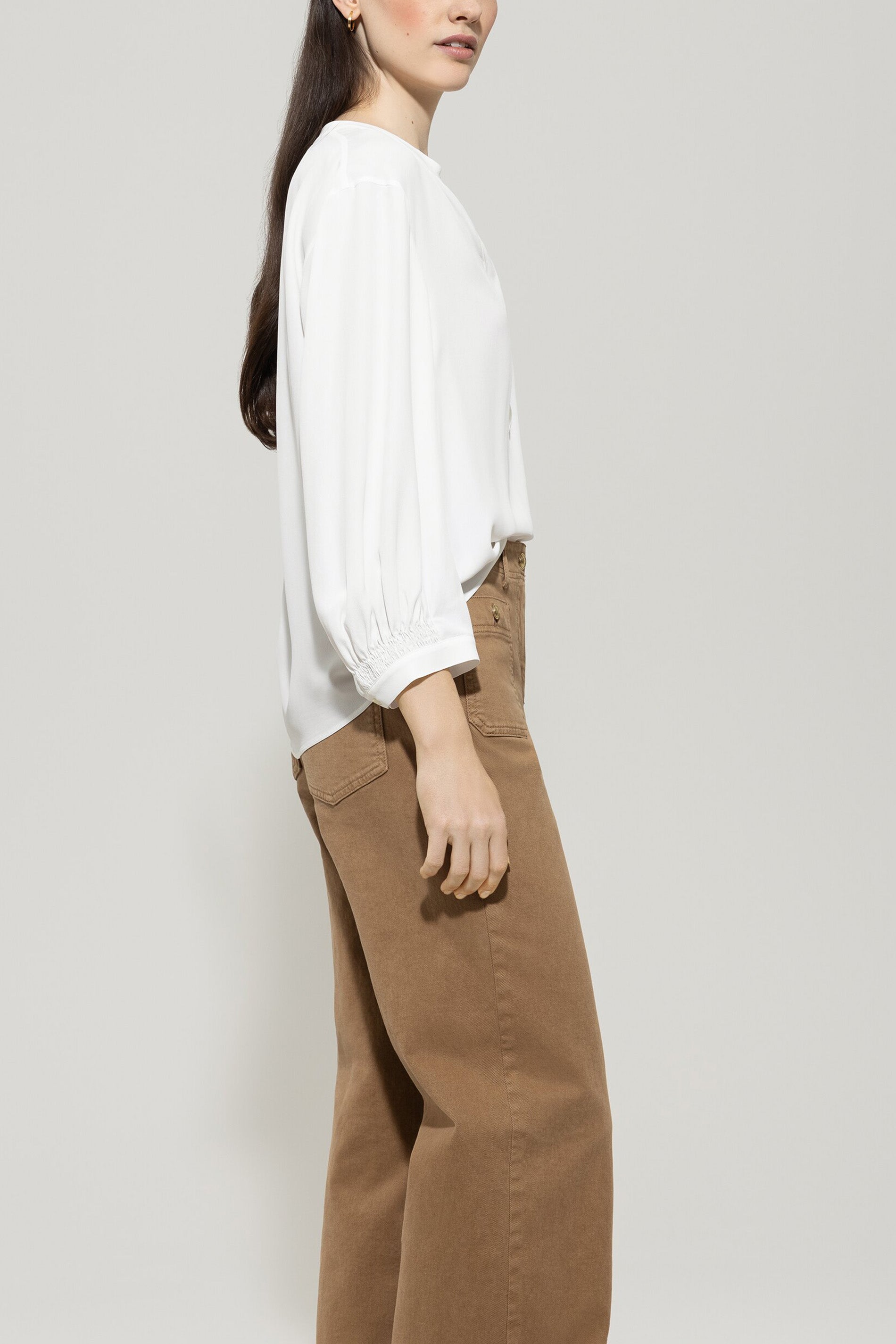 Tunika-Bluse aus Seiden-Mix - off white - Standard | Model Seite