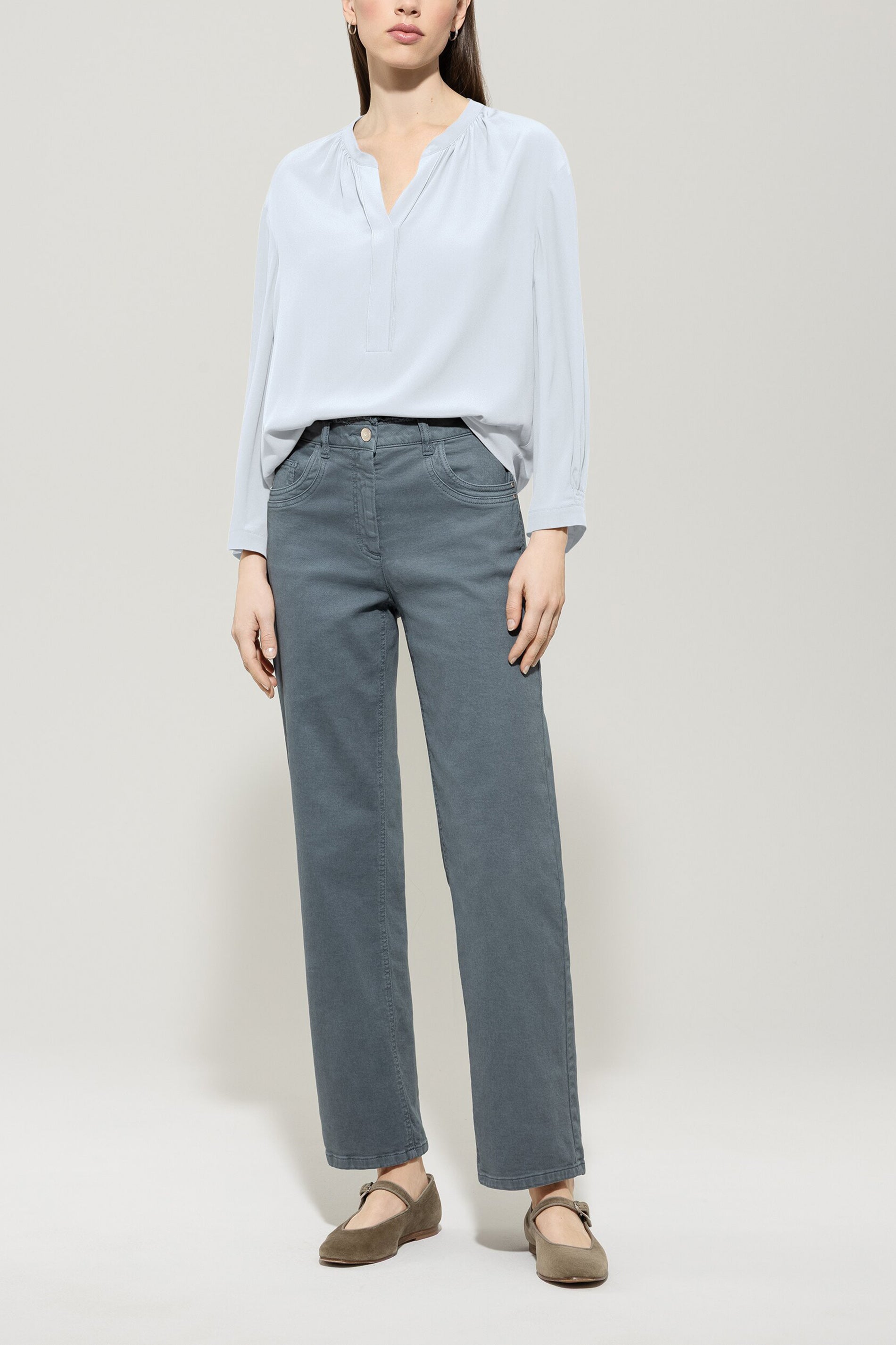 Tunika-Bluse aus Seiden-Mix - light blue - Standard | Model Front