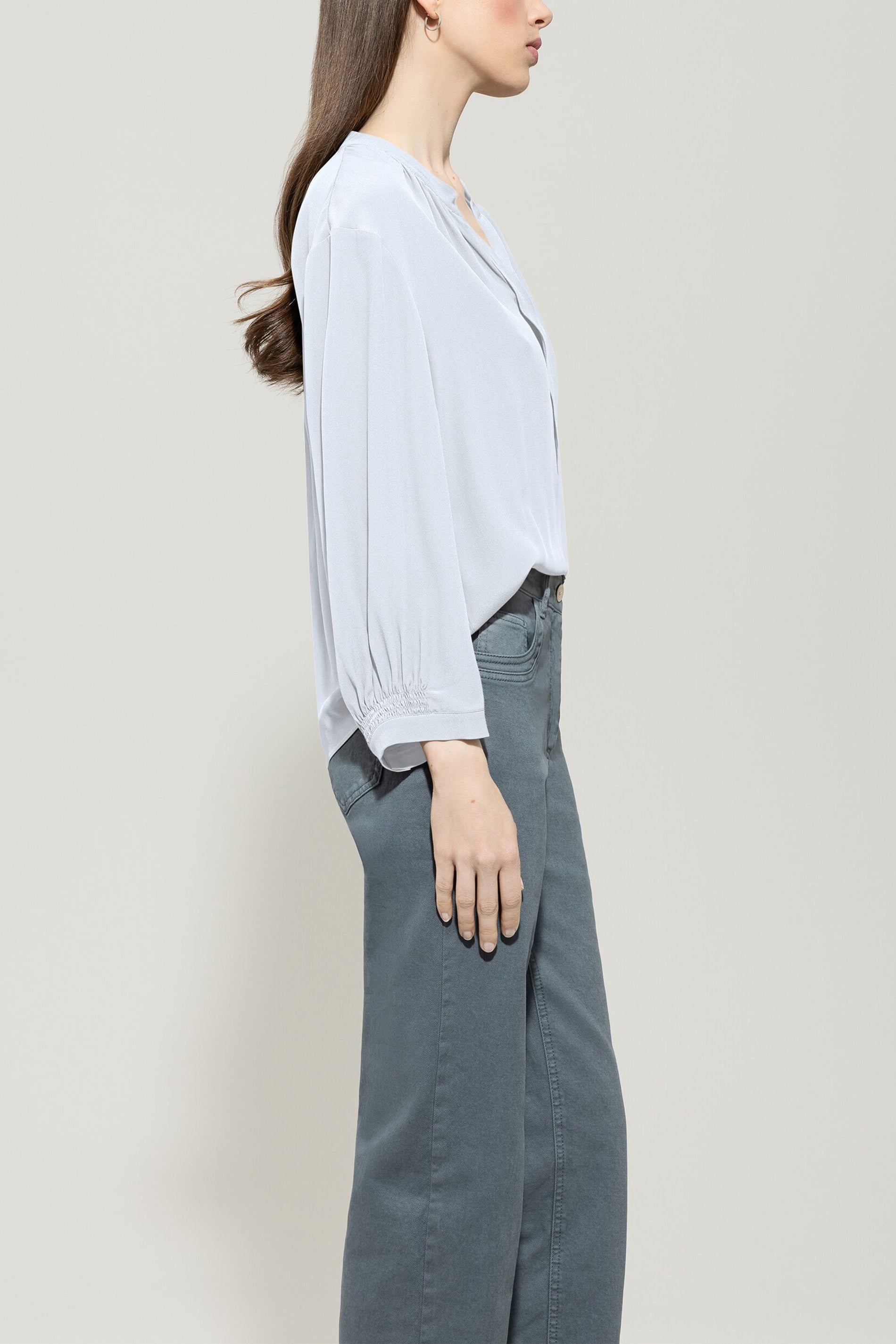 Tunika-Bluse aus Seiden-Mix - light blue - Standard | Model Seite