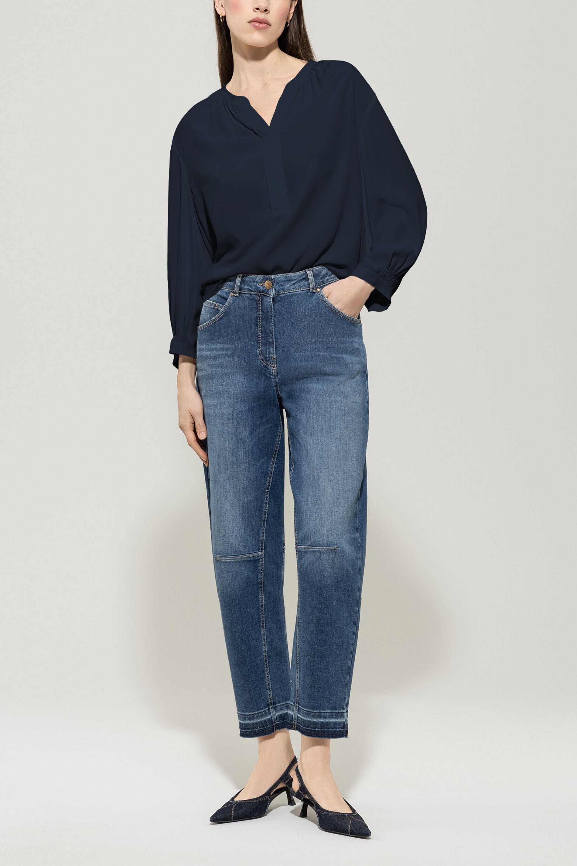 Tunika-Bluse aus Seiden-Mix - dark blue - Standard | Model Front