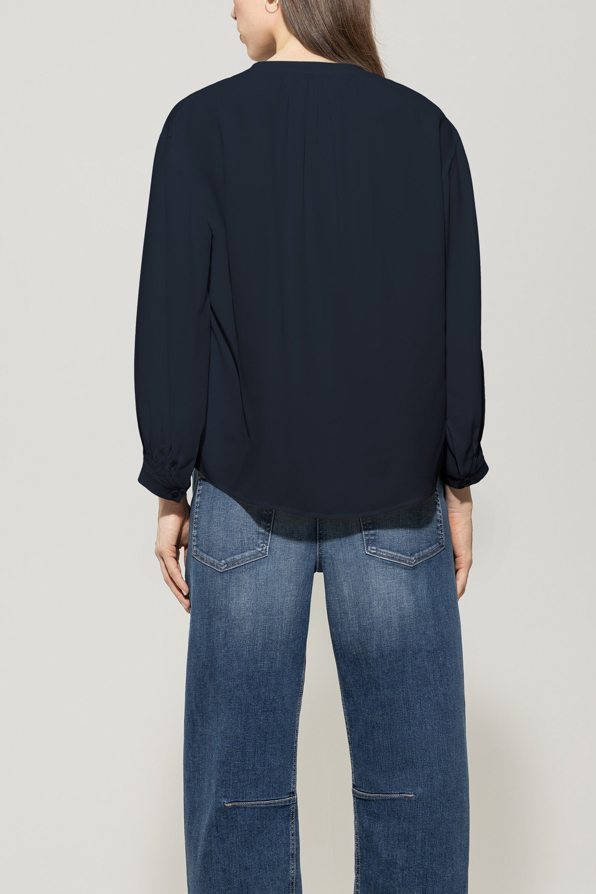 Tunika-Bluse aus Seiden-Mix - dark blue - Standard | Model Rück