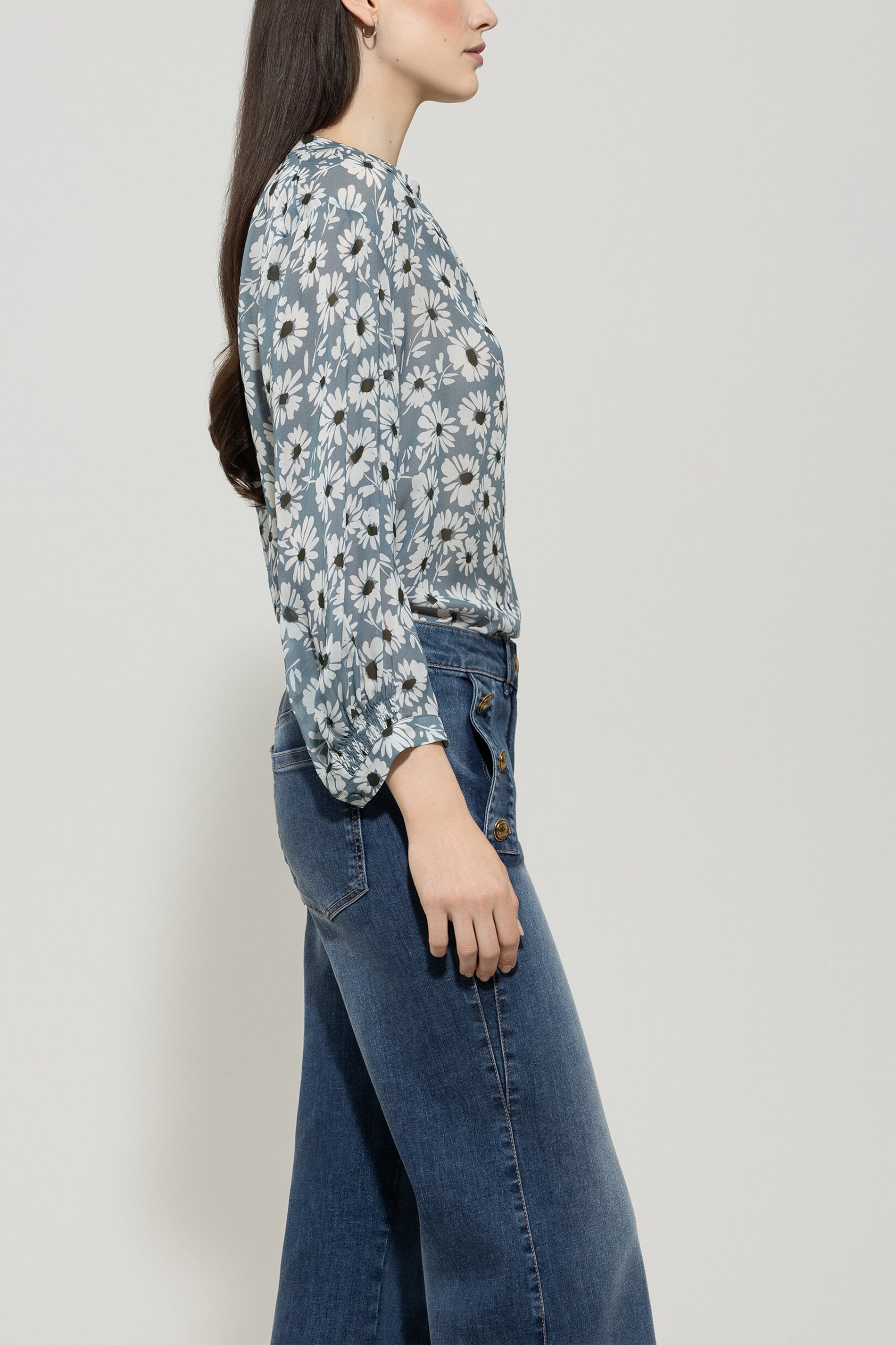 Bluse mit Smart-Flower-Print - multi - Standard | Model Seite