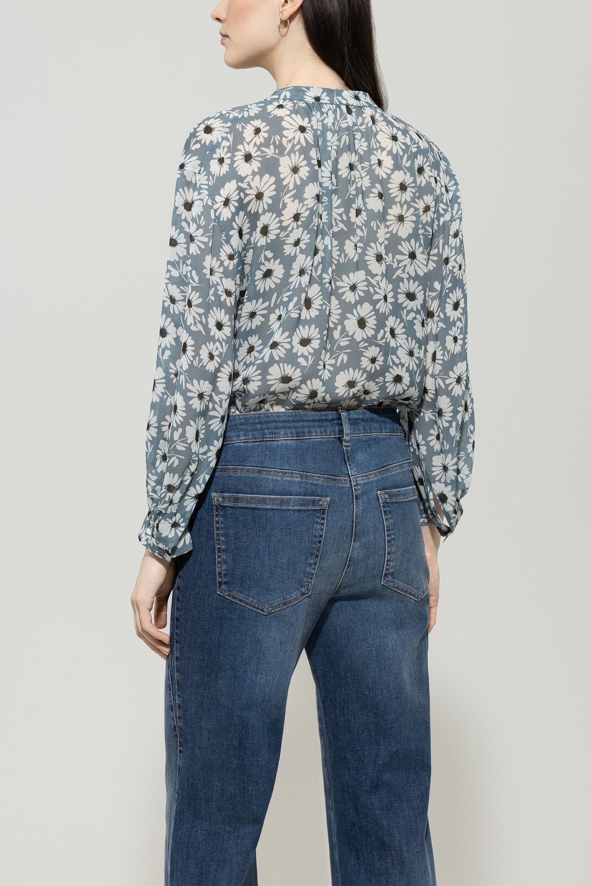 Bluse mit Smart-Flower-Print - multi - Standard | Model Rück