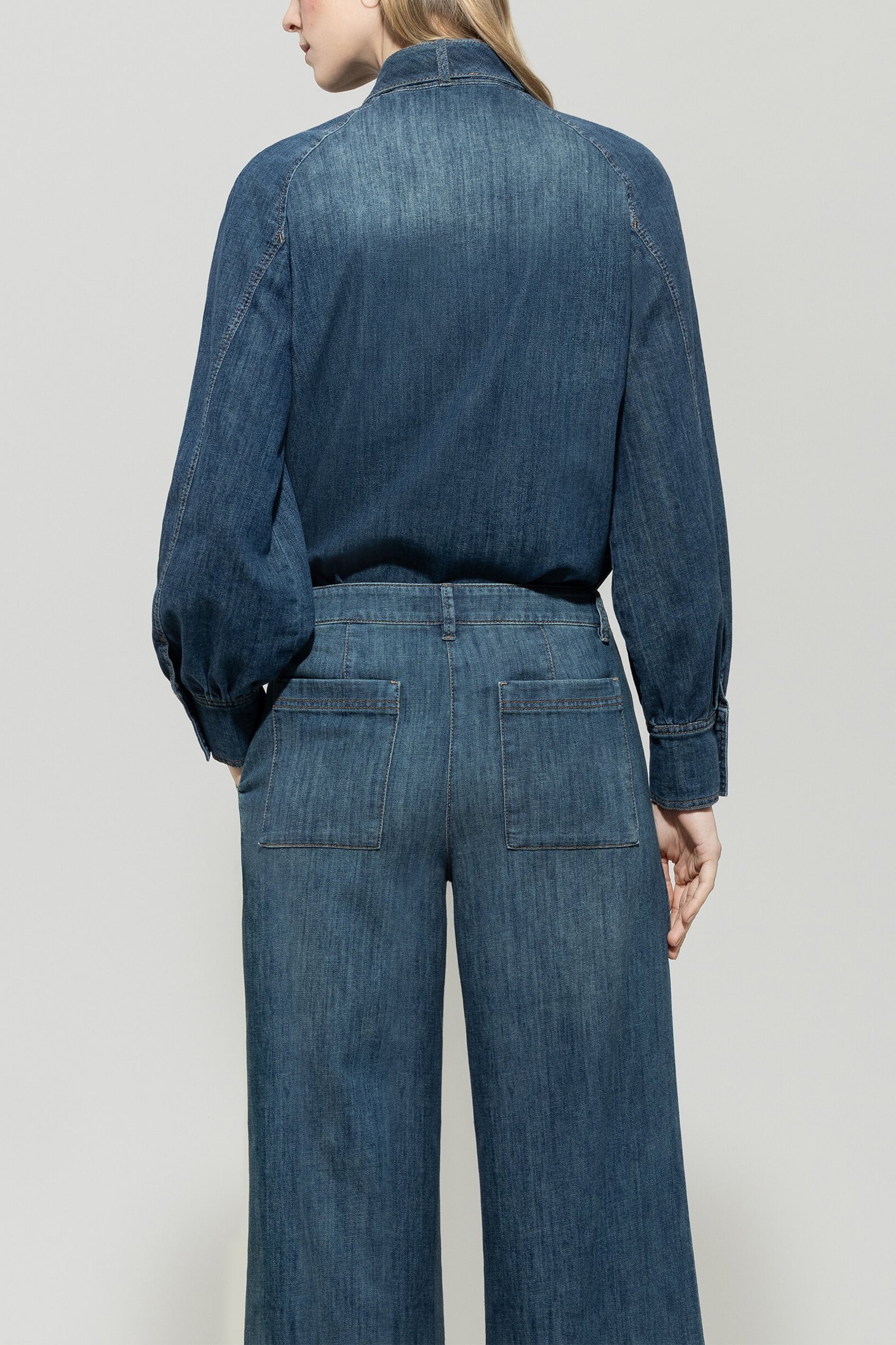 Denim-Bluse mit Schluppe - denim blue - Standard | Model Rück