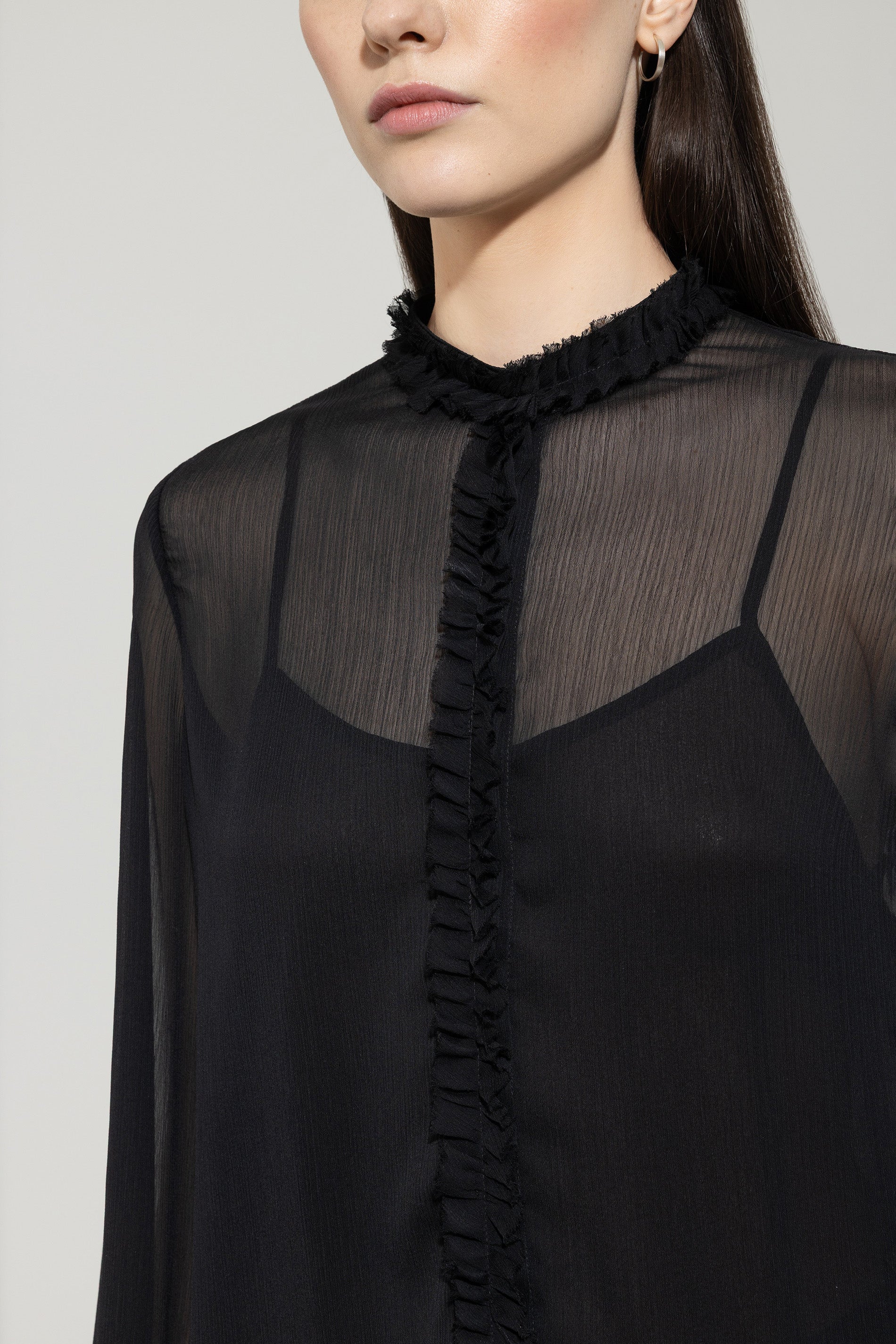 Bluse mit Rüschen-Details - deep black - mit Top | Model Detail