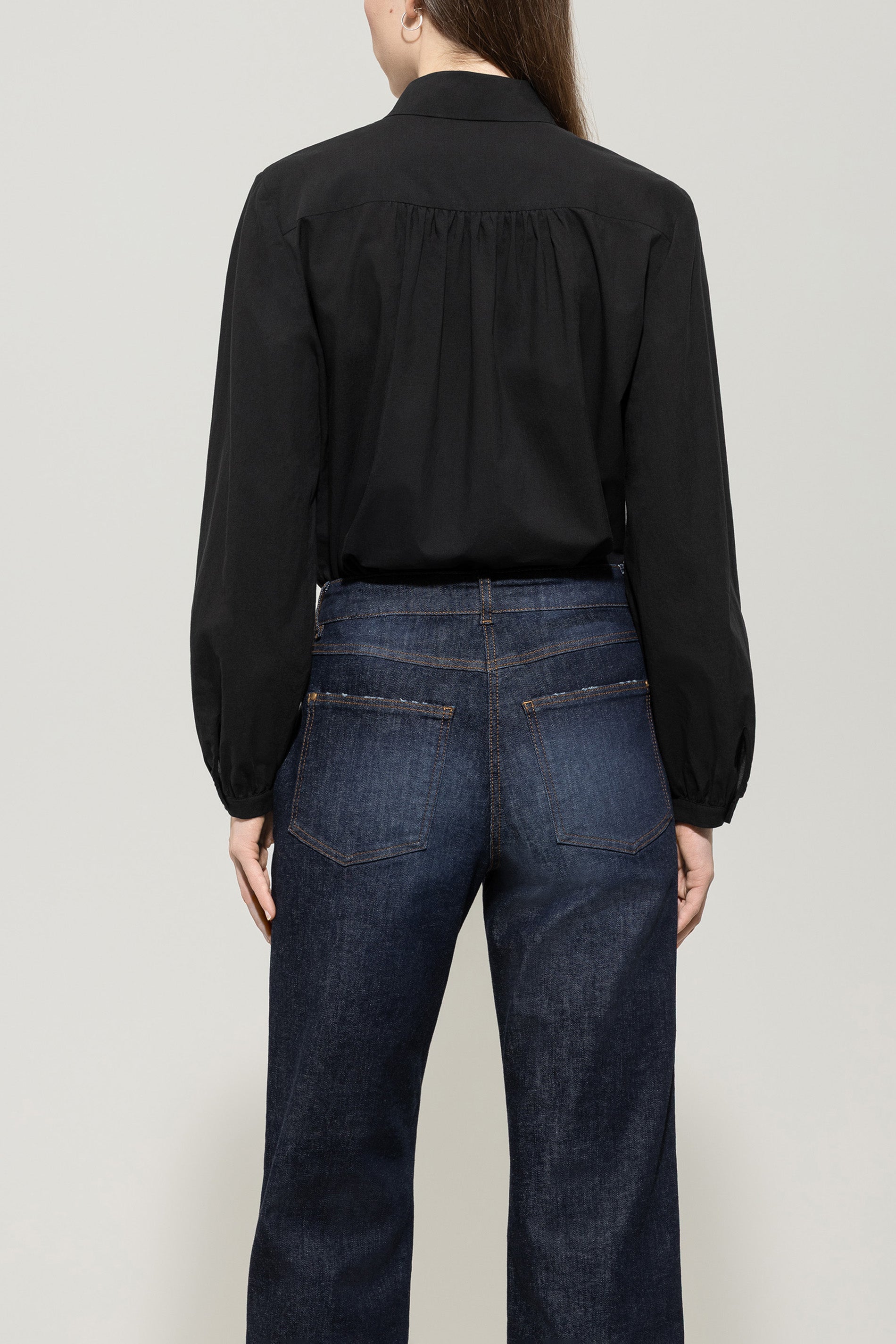 Bluse aus Baumwoll-Voile - deep black - Standard | Model Rück